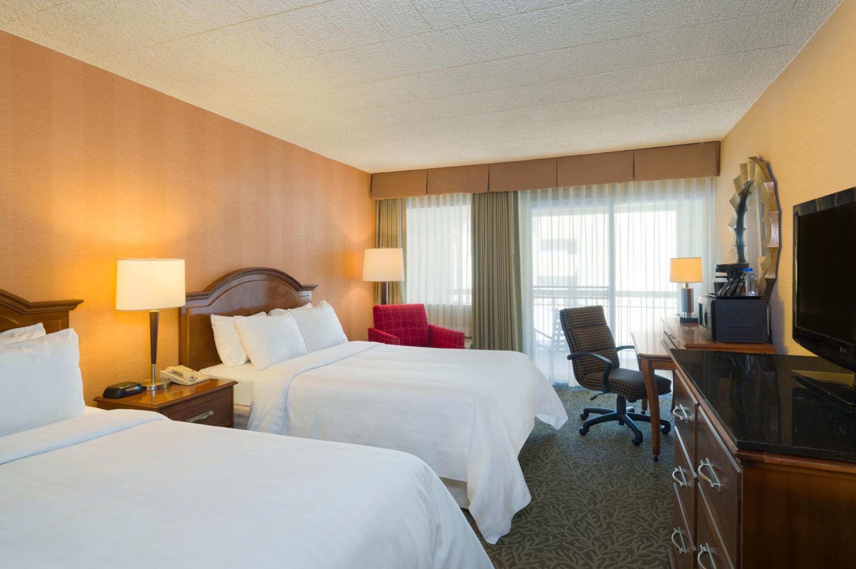 Deluxe Queen Room with Two Queen Beds photo 3