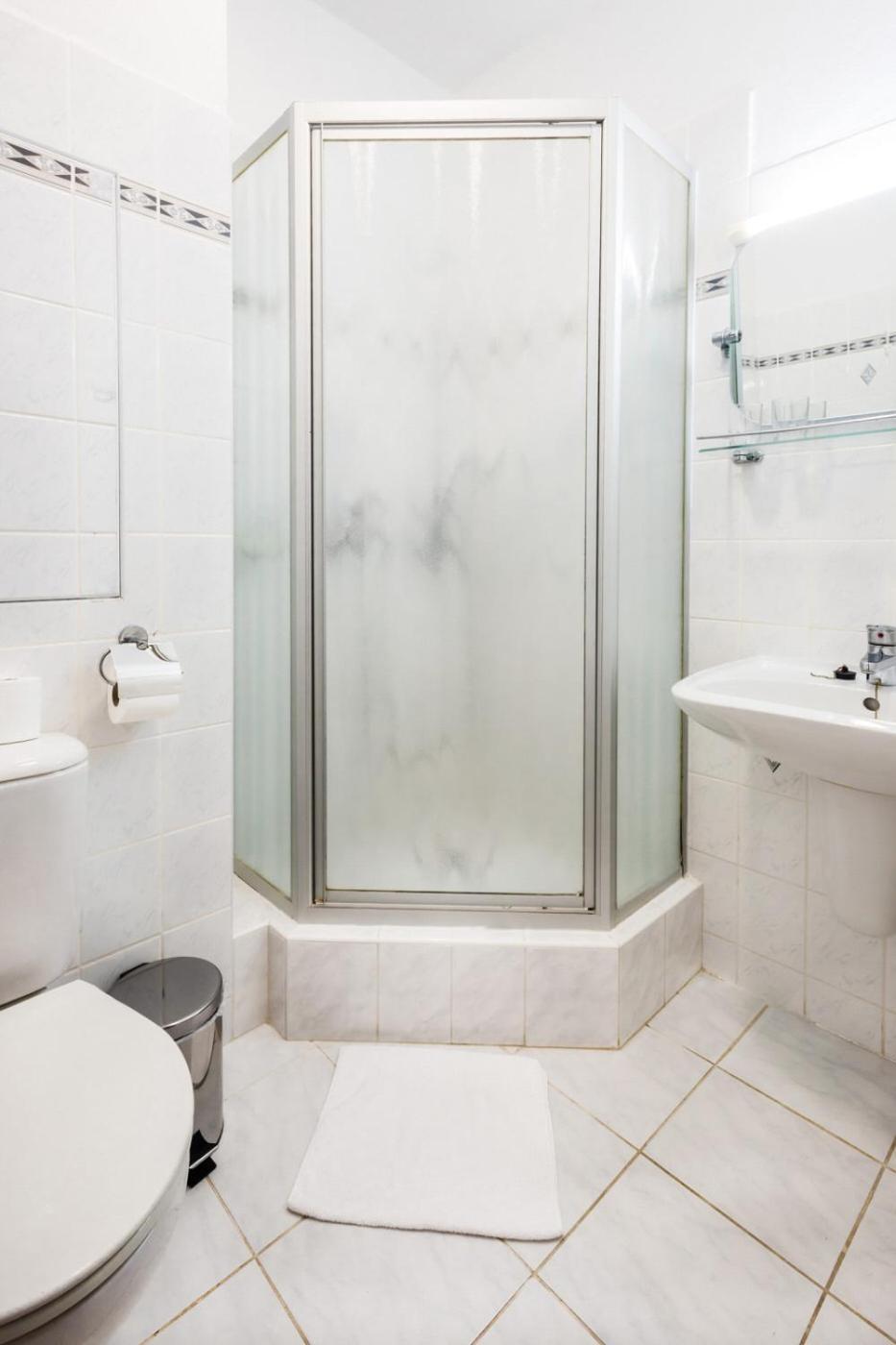 Economy Double or Twin Room photo 2