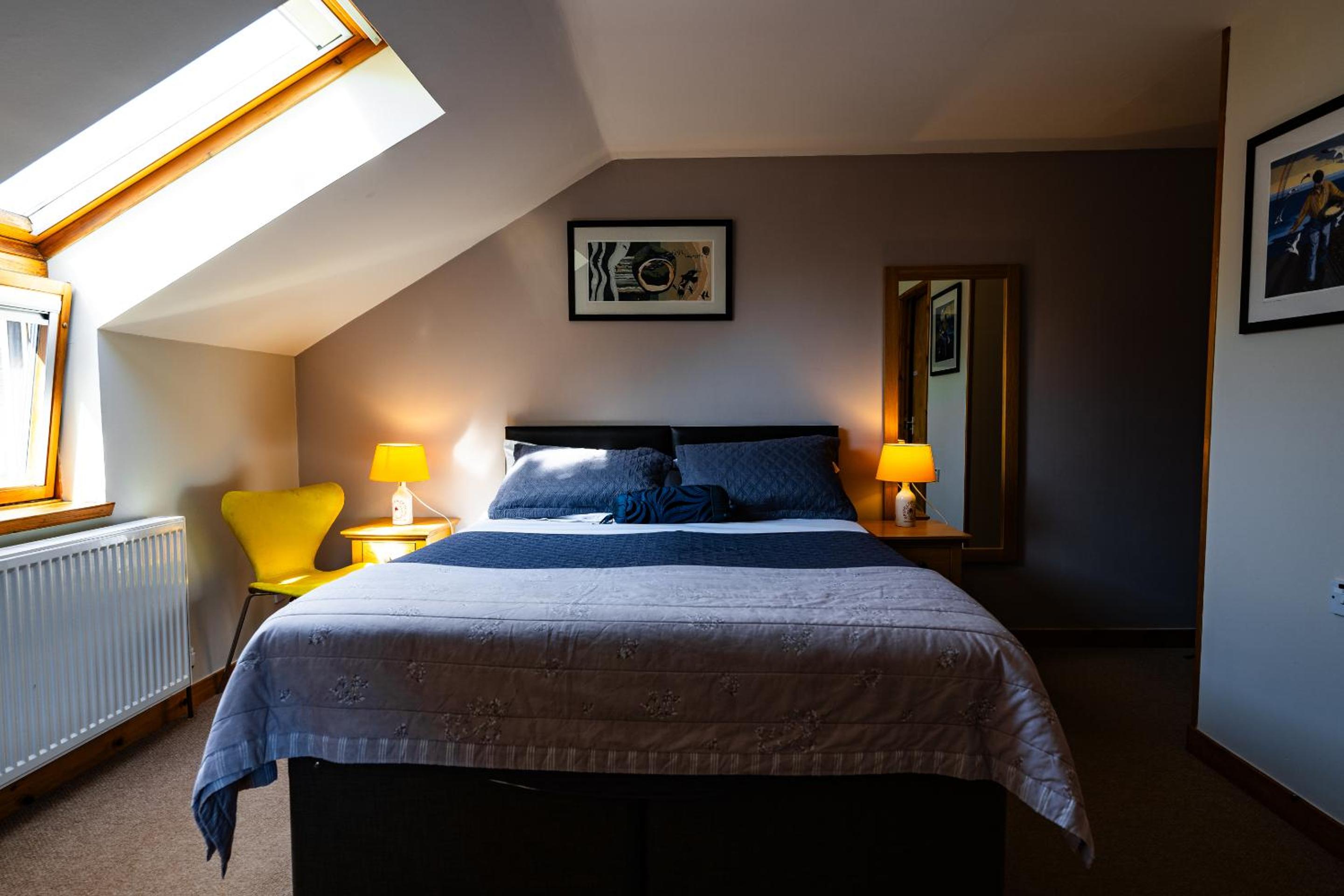 Double Room with Private Bathroom - Photo 9