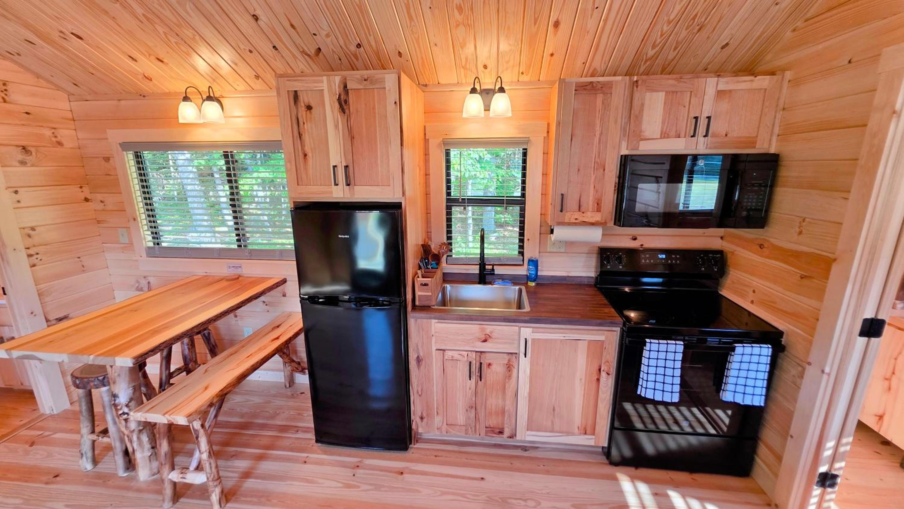 Two-Bedroom Cottage photo 2