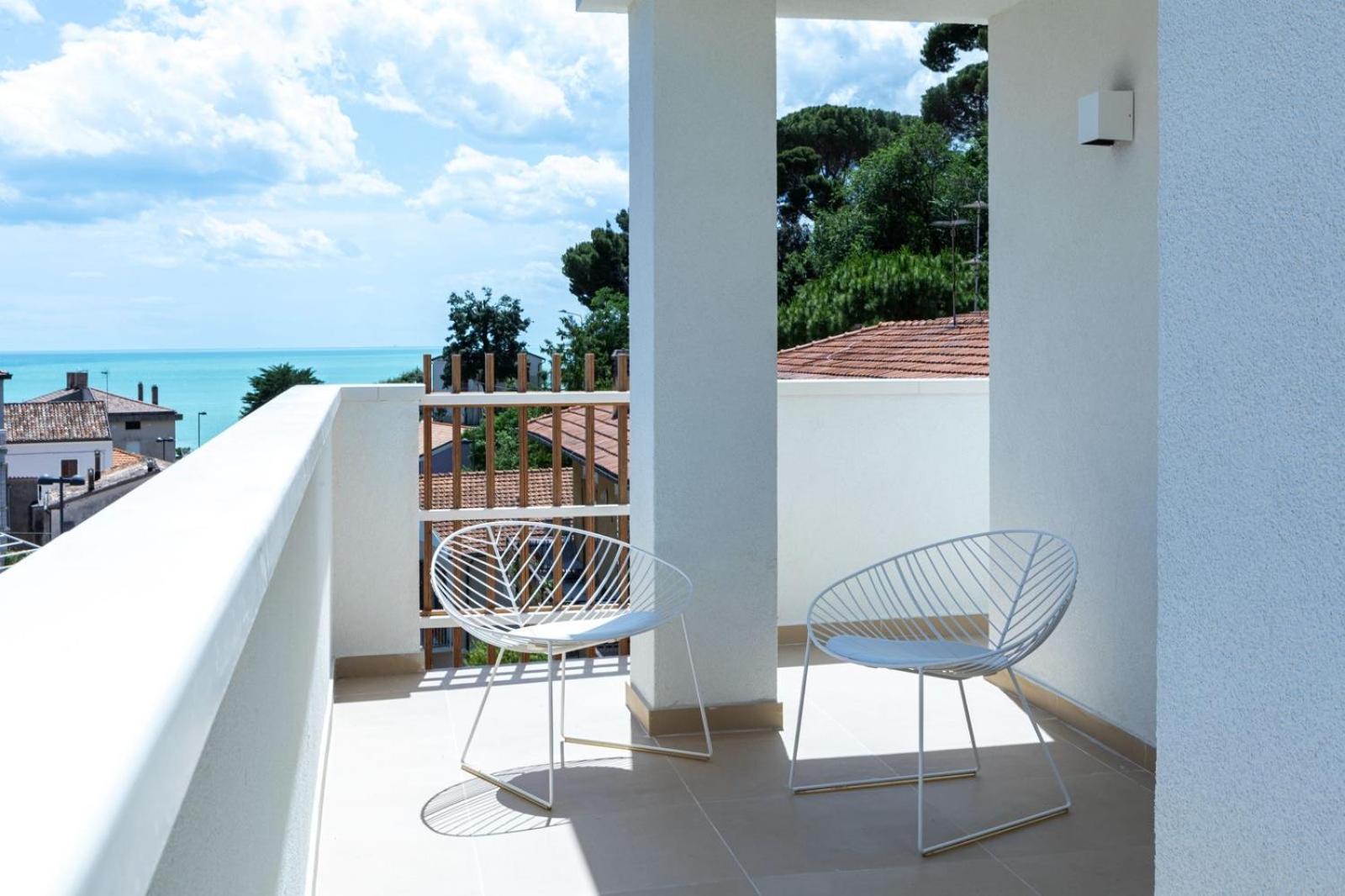 Deluxe Suite with Sea View photo 2