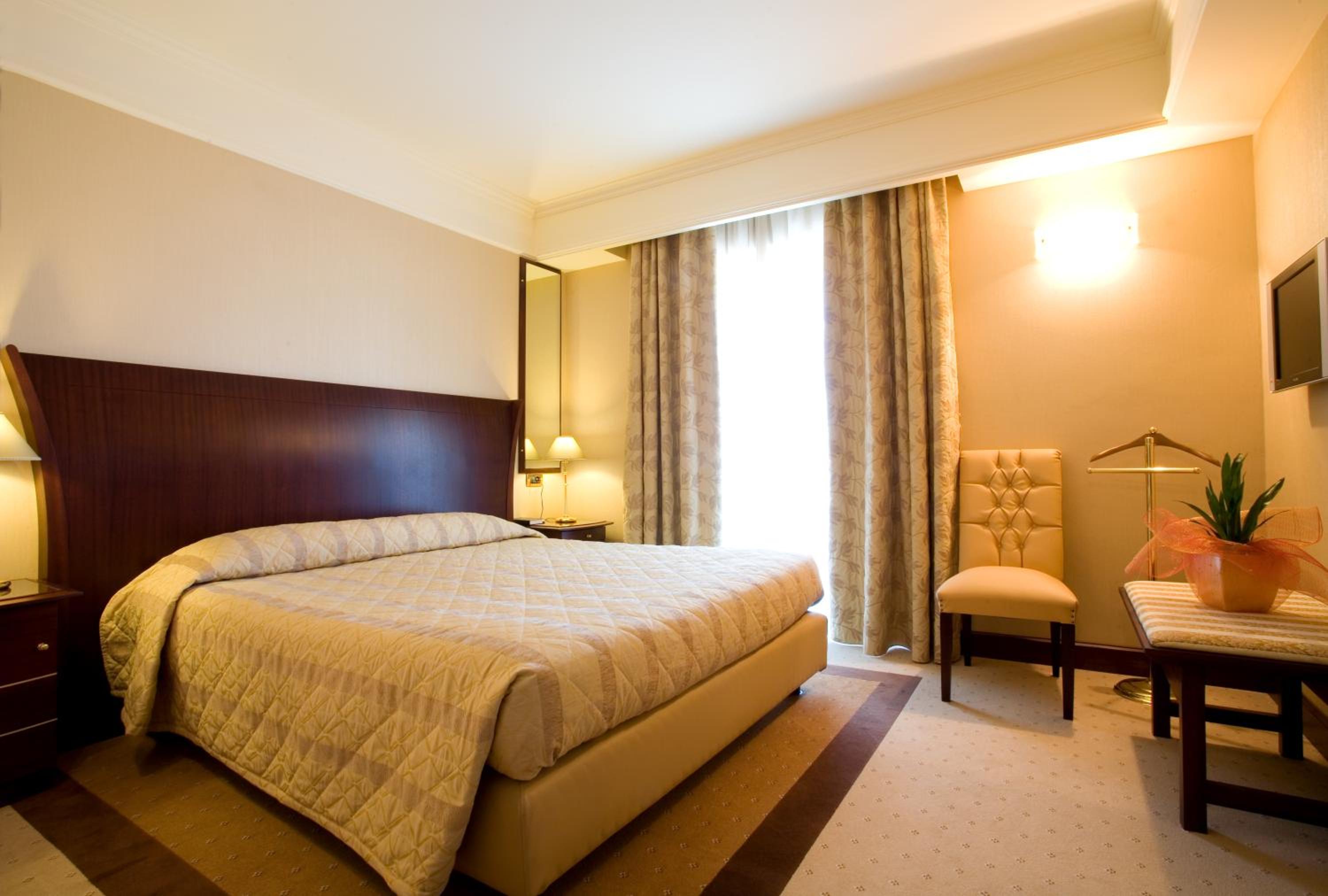 Deluxe Suite - Photo 1