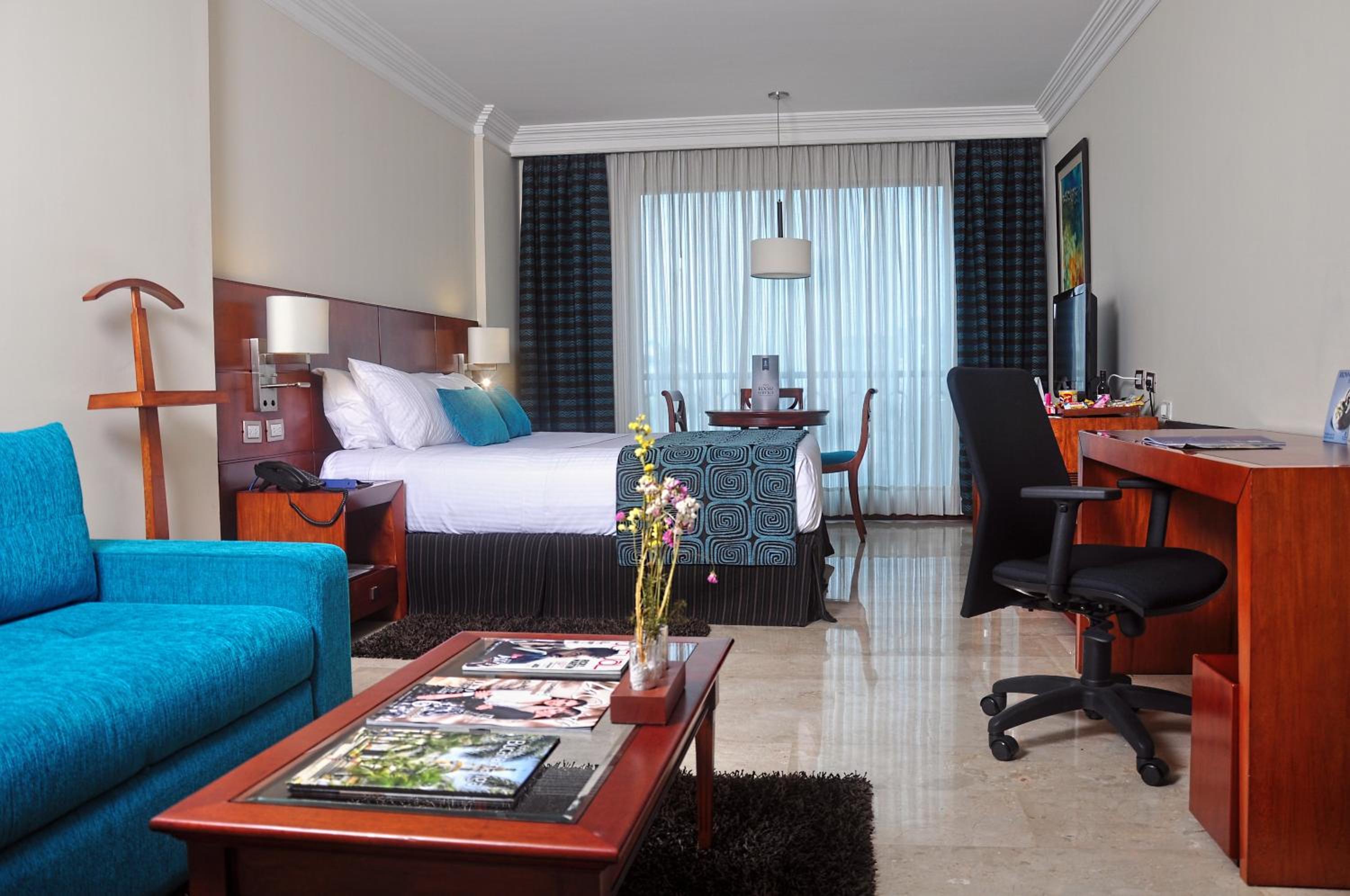 Standard Queen Room - Photo 11