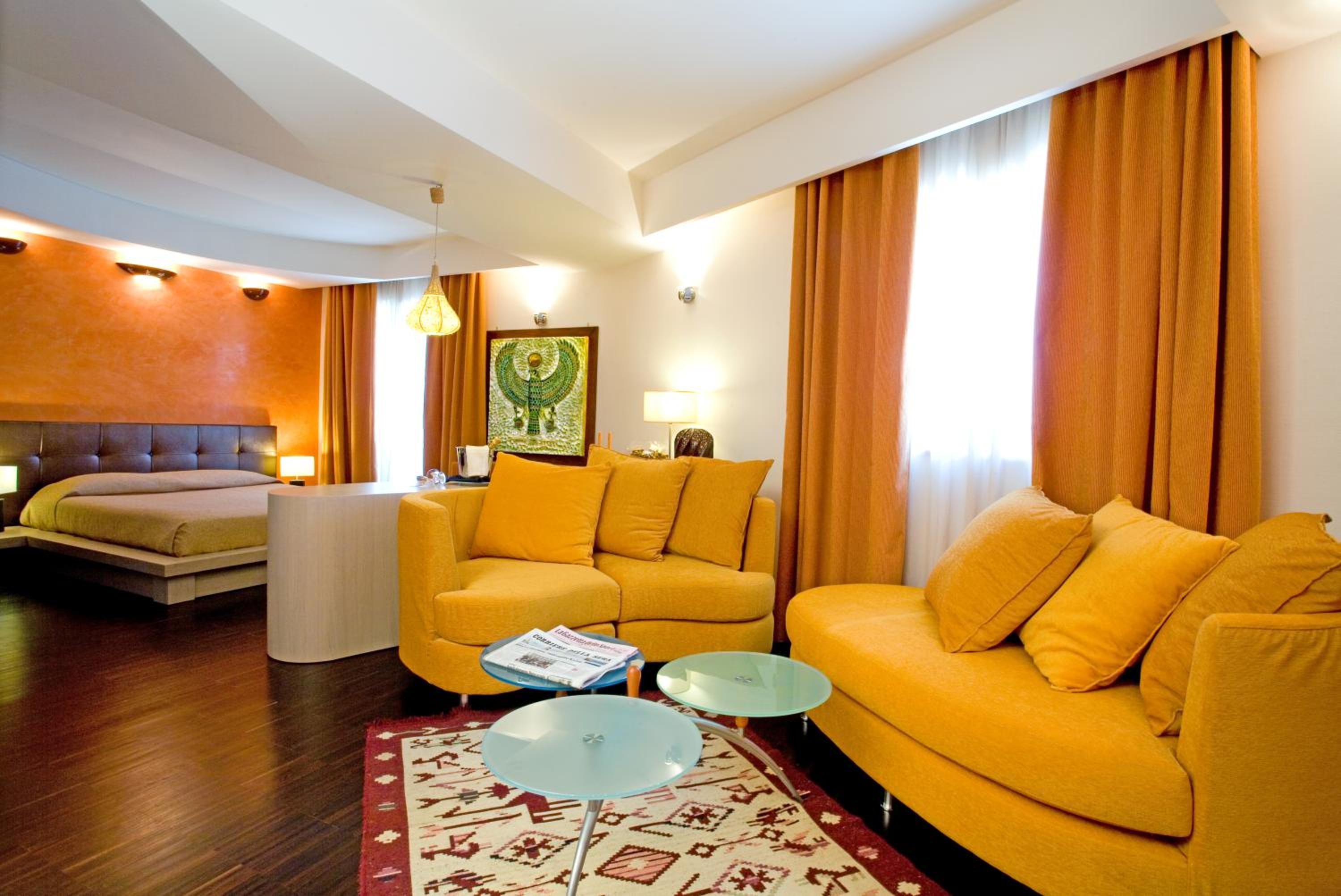Superior Suite - Photo 9