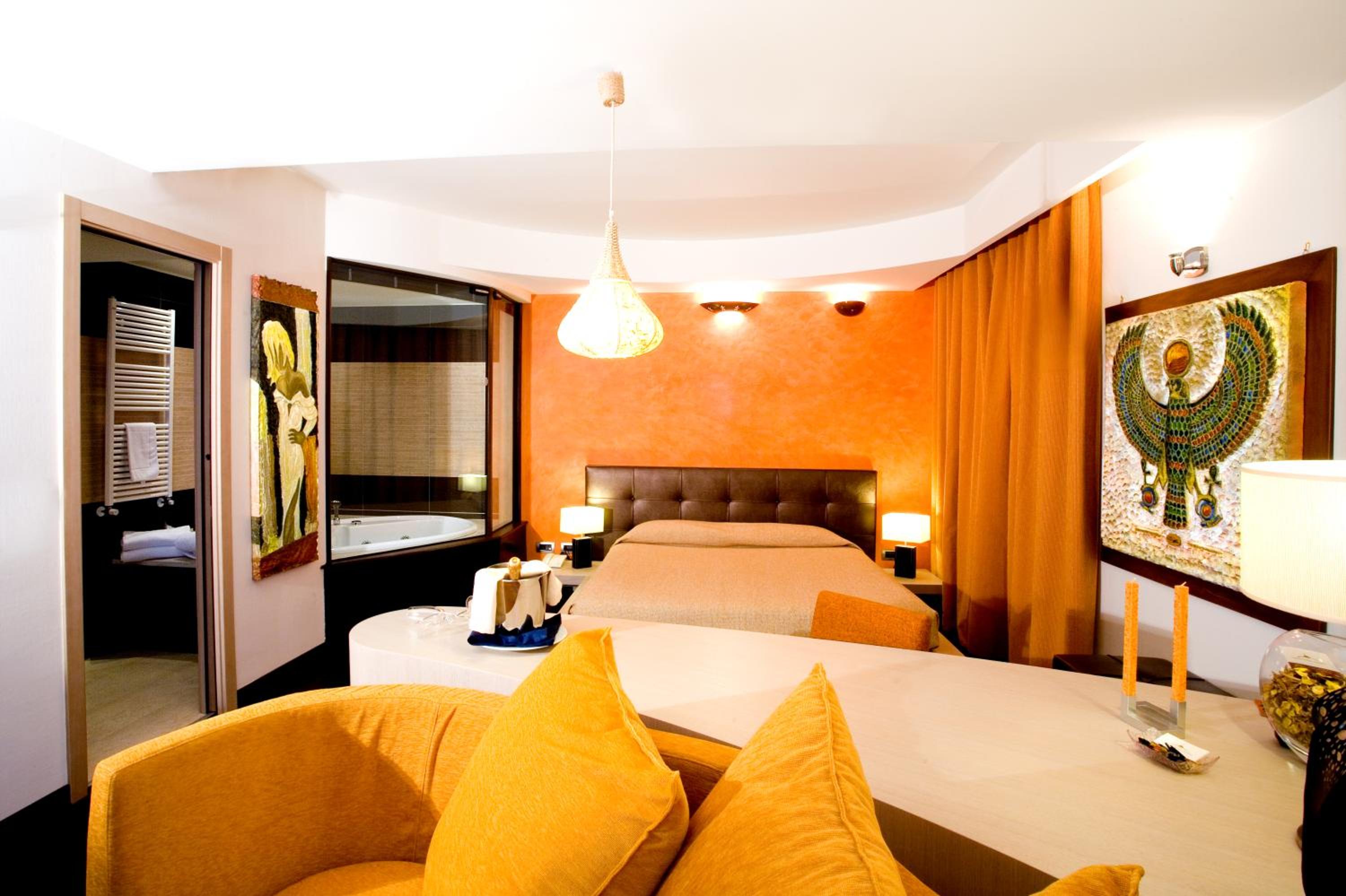 Superior Suite - Photo 10