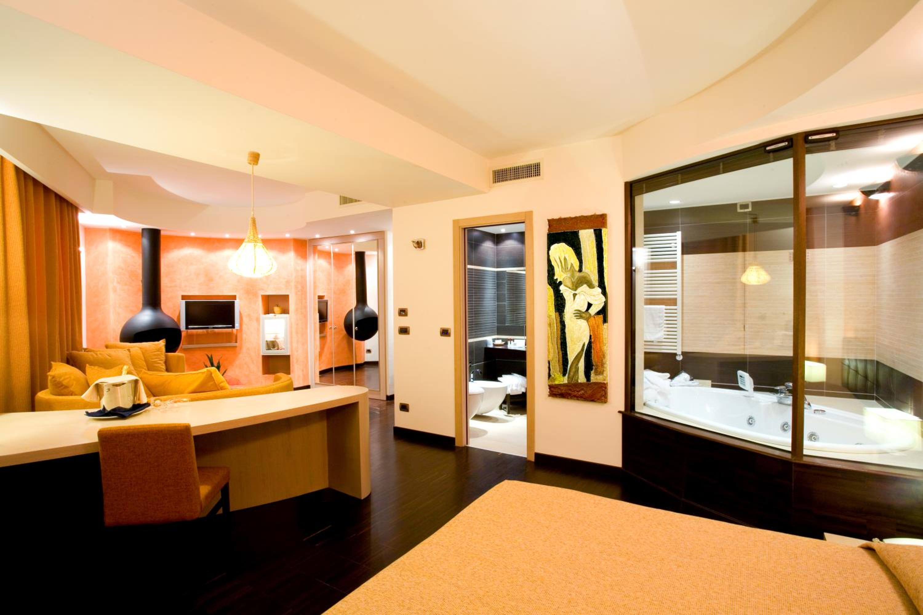 Superior Suite - Photo 8