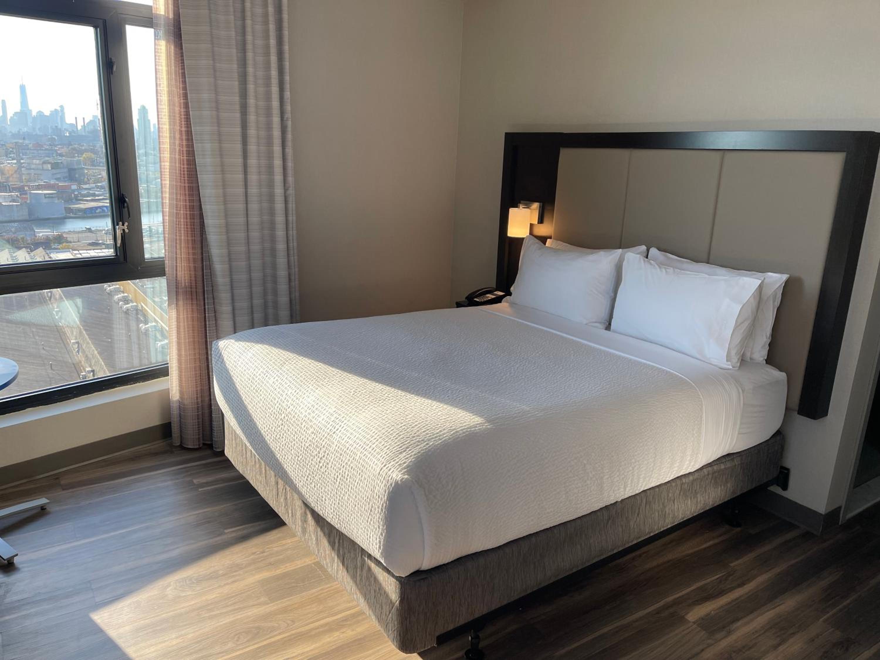 Standard King Room - Photo 2