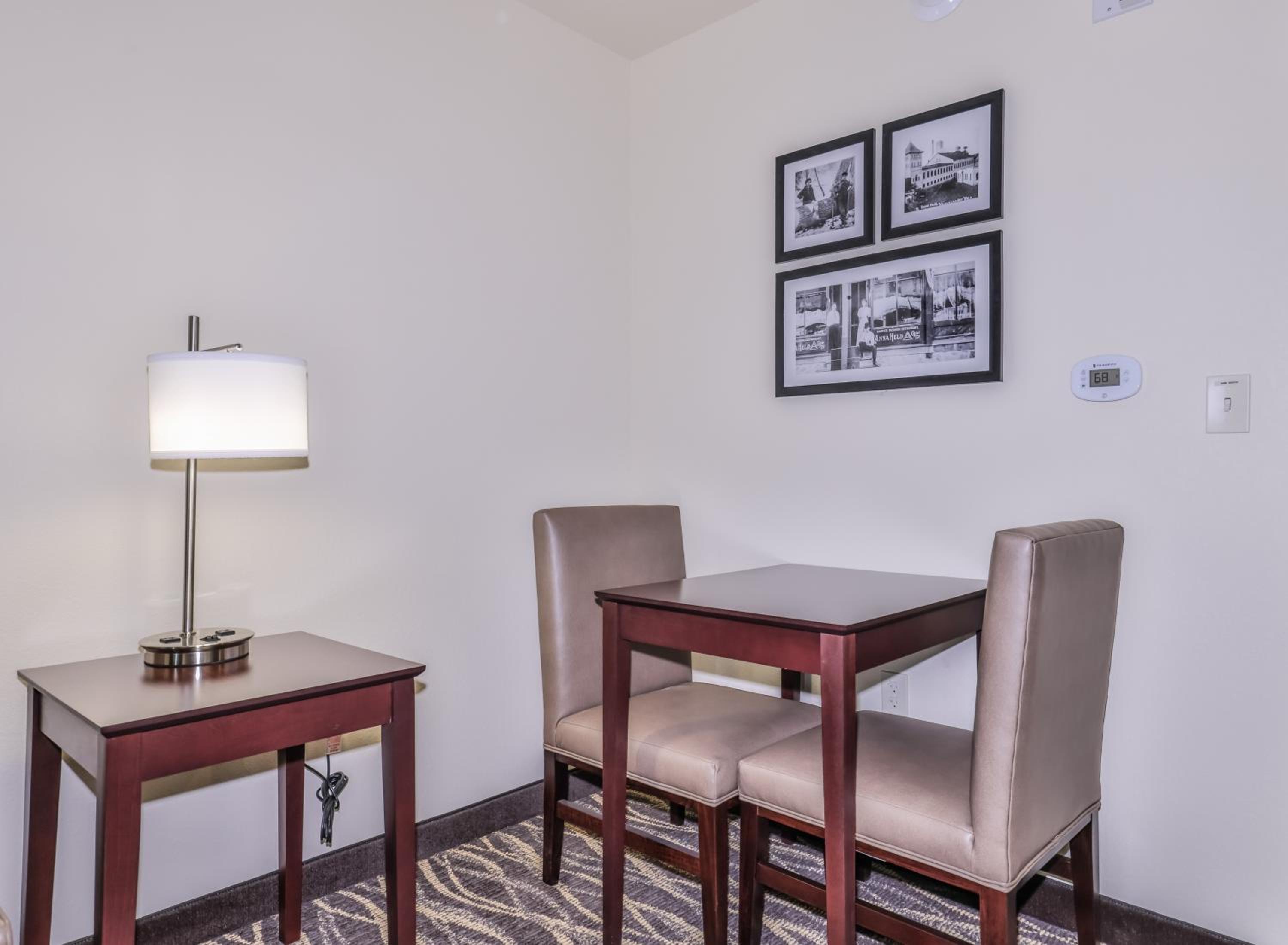 One-Bedroom Suite photo 3