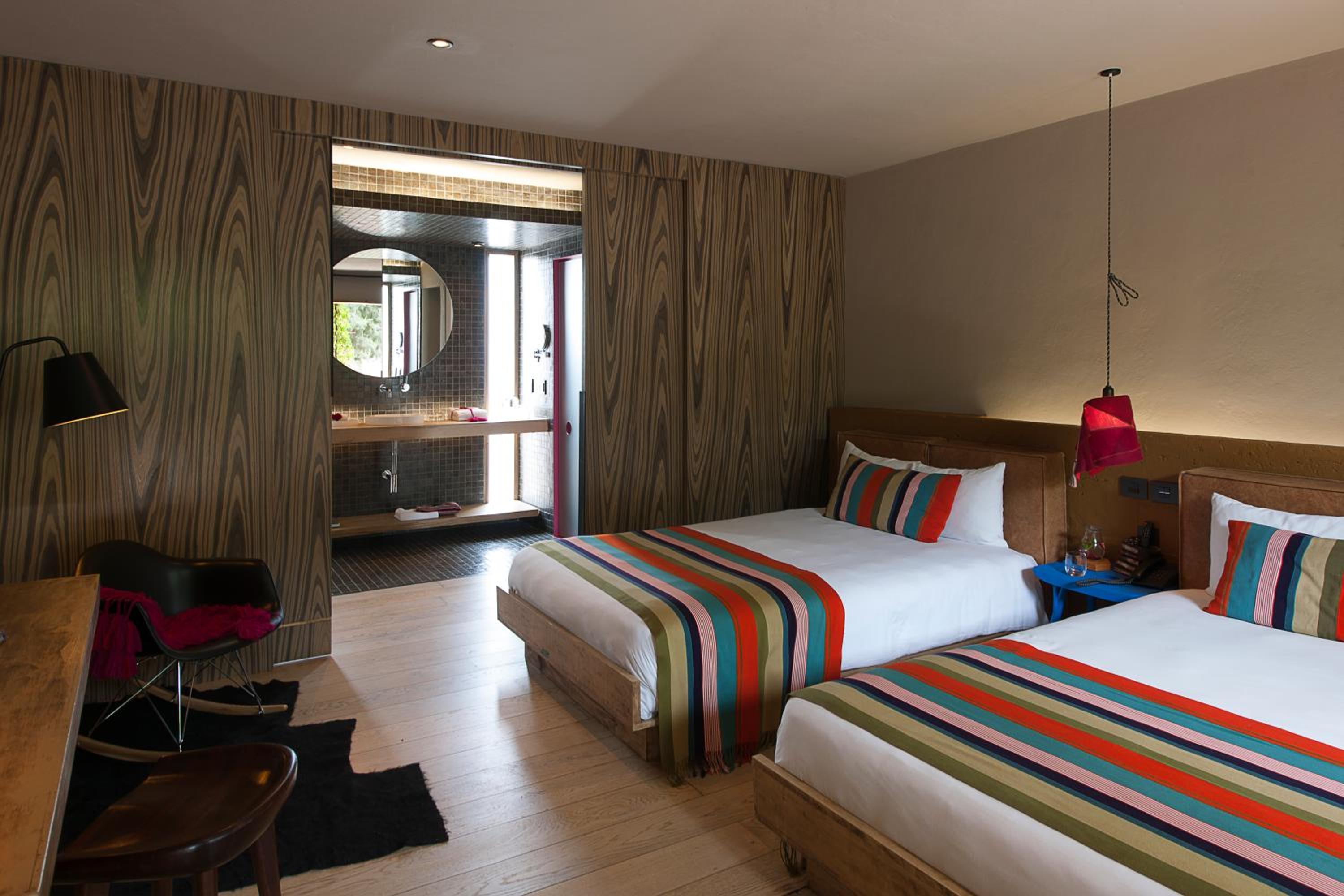 Deluxe Room with Two Double Beds - Photo 4