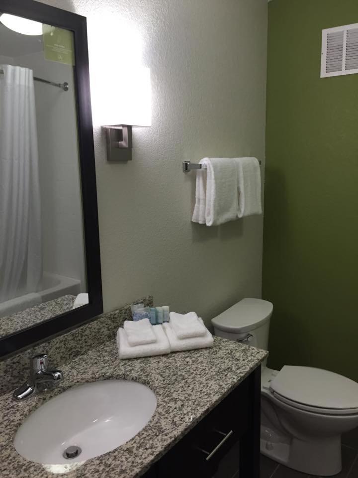 Standard King Room - Non-Smoking  photo 3