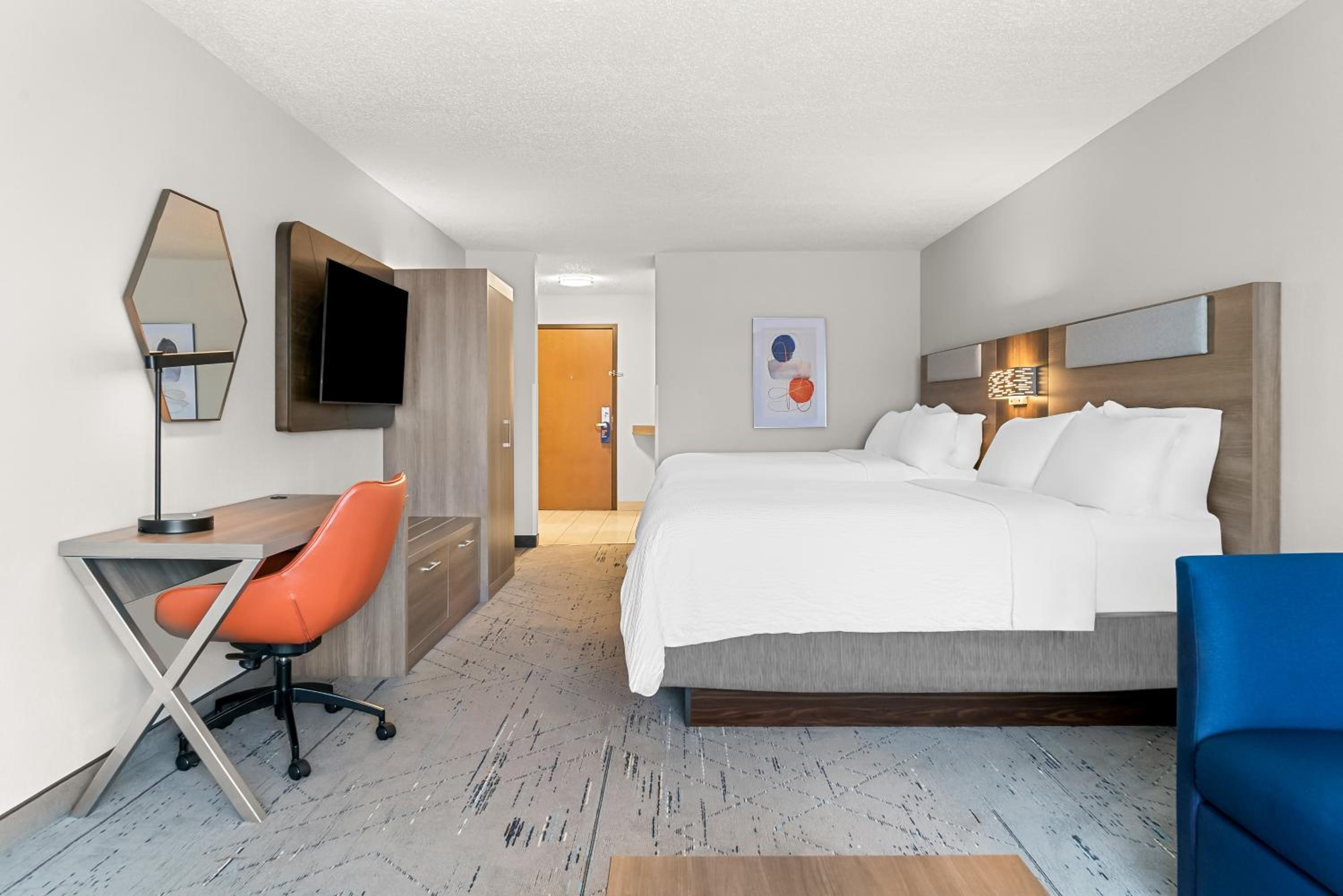Queen Suite with Two Queen Beds - Hearing Accessible - Photo 3