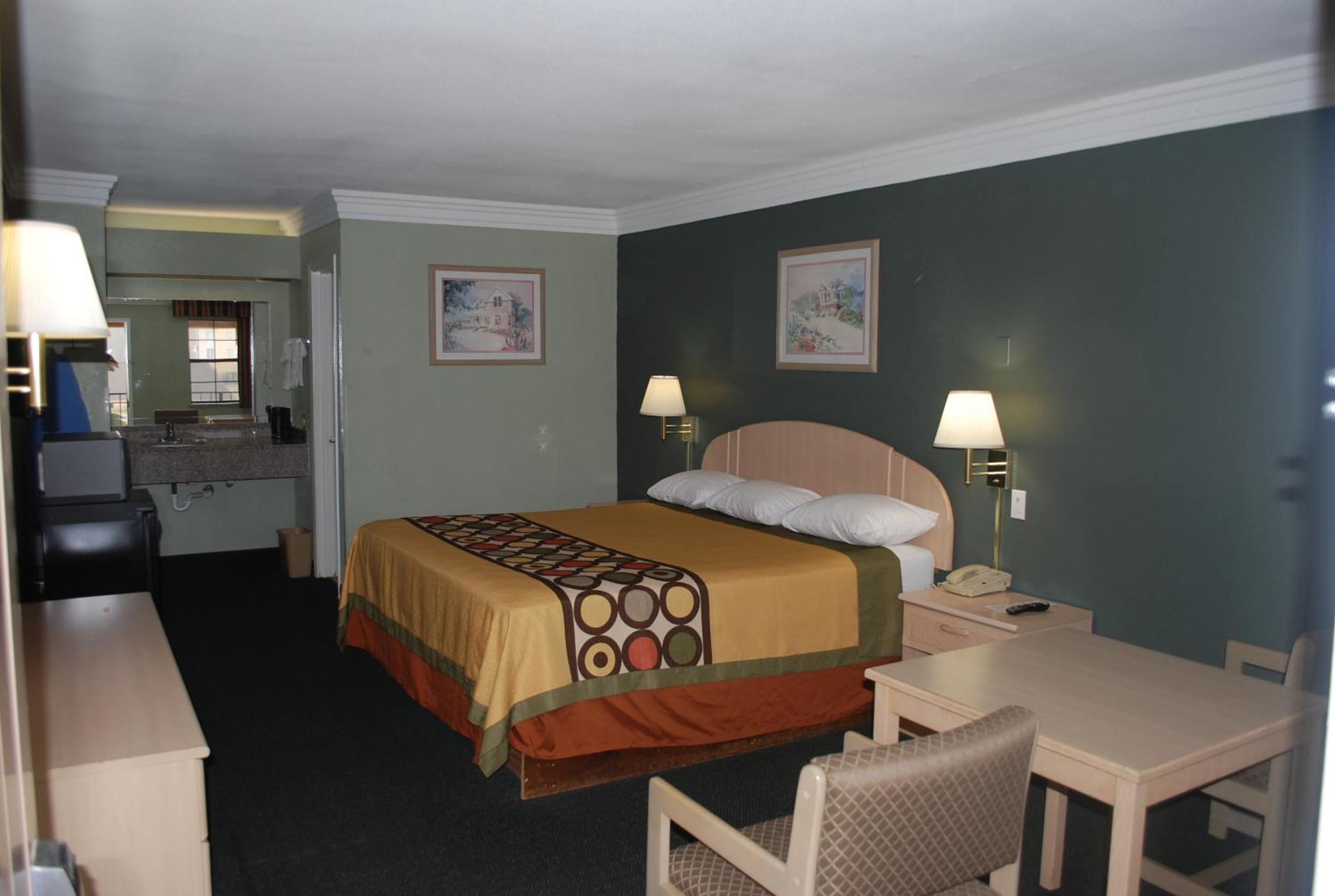 King Room - Disability Access - Non-Smoking photo 2