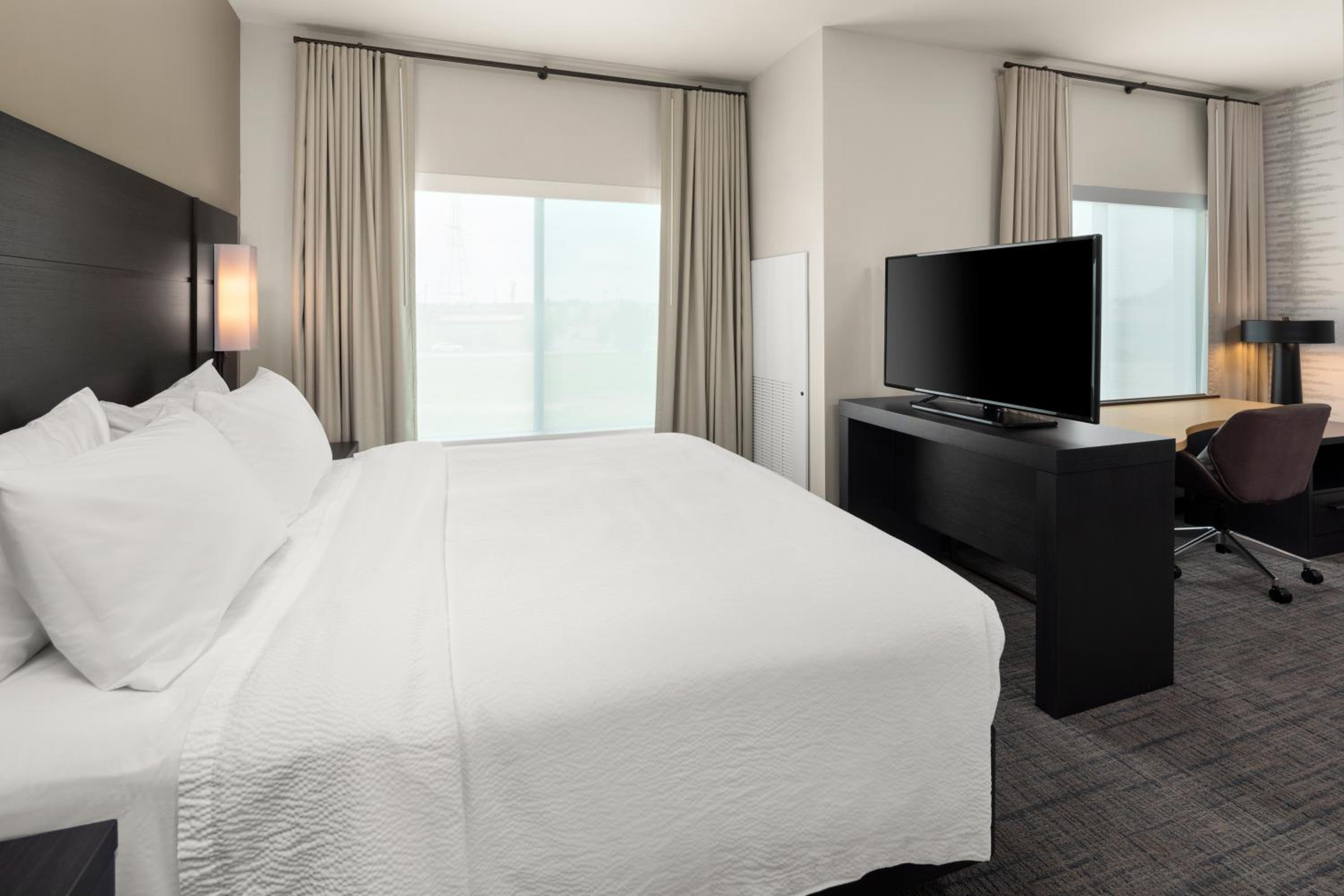 King Studio with Sofa Bed and Roll-in Shower - Mobility and Hearing Accessible