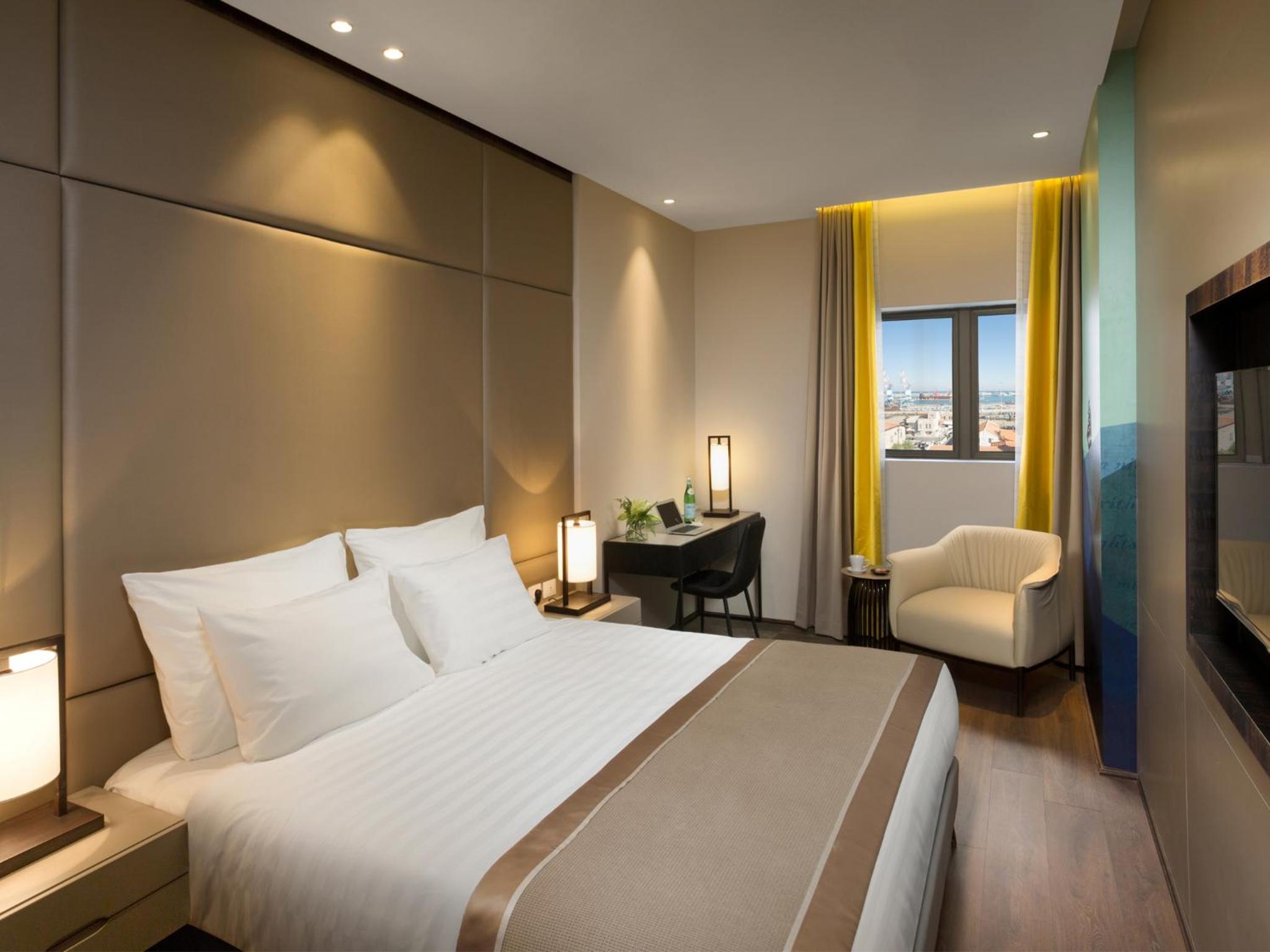Deluxe Double or Twin Room