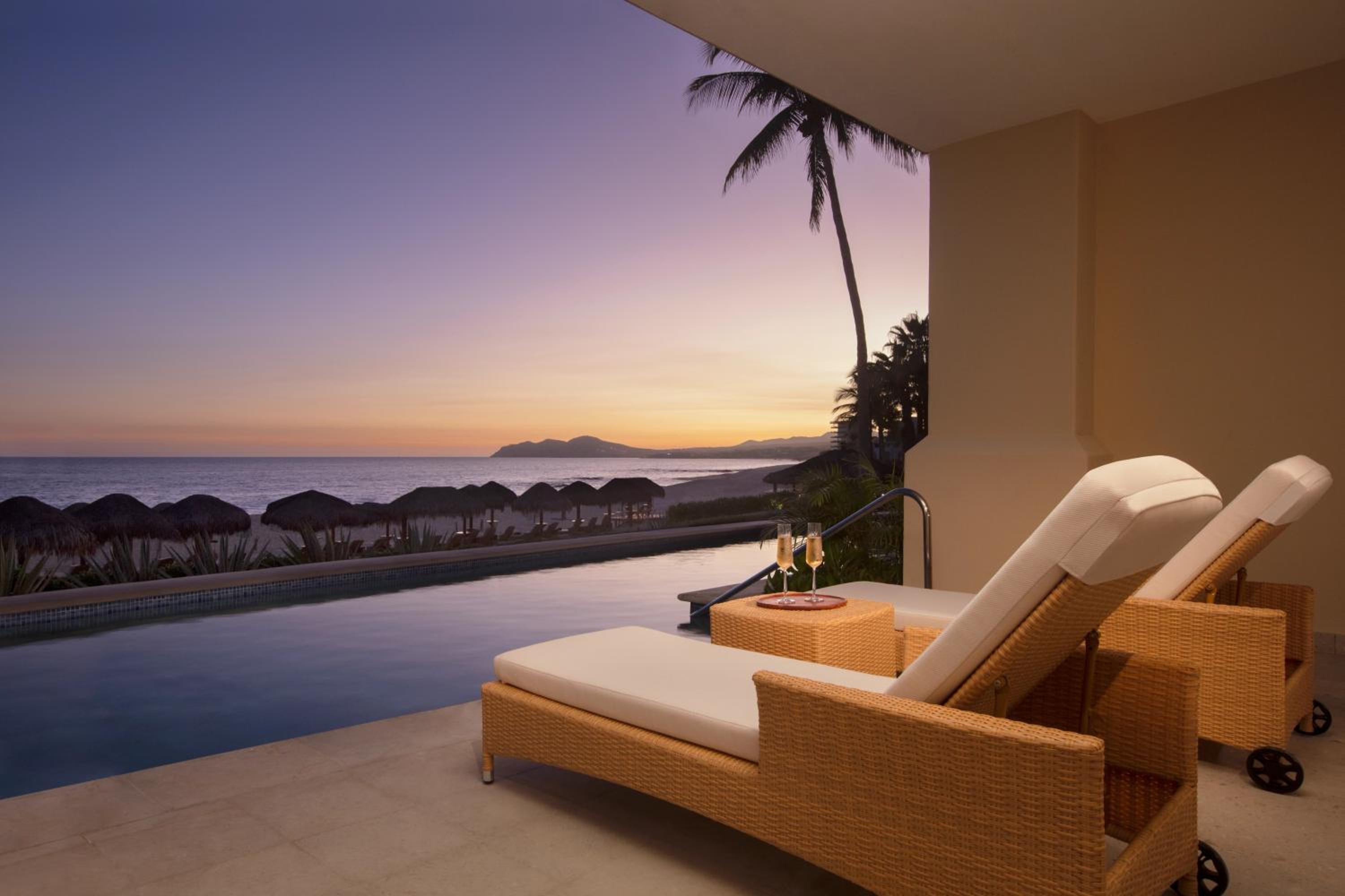 Preferred Club Junior Suite Ocean Front Swim Out Double - Photo 3