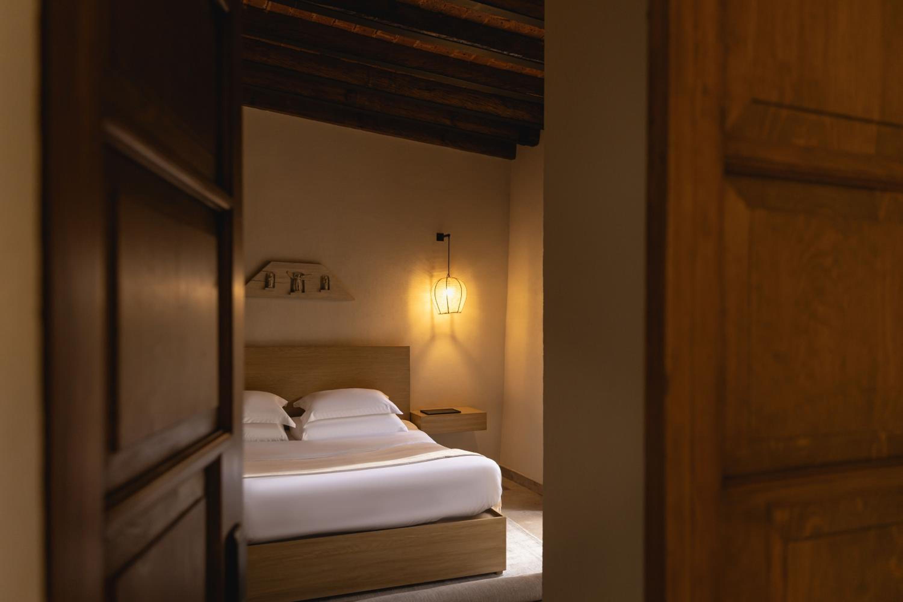 Deluxe Suite with Spa Bath photo 2