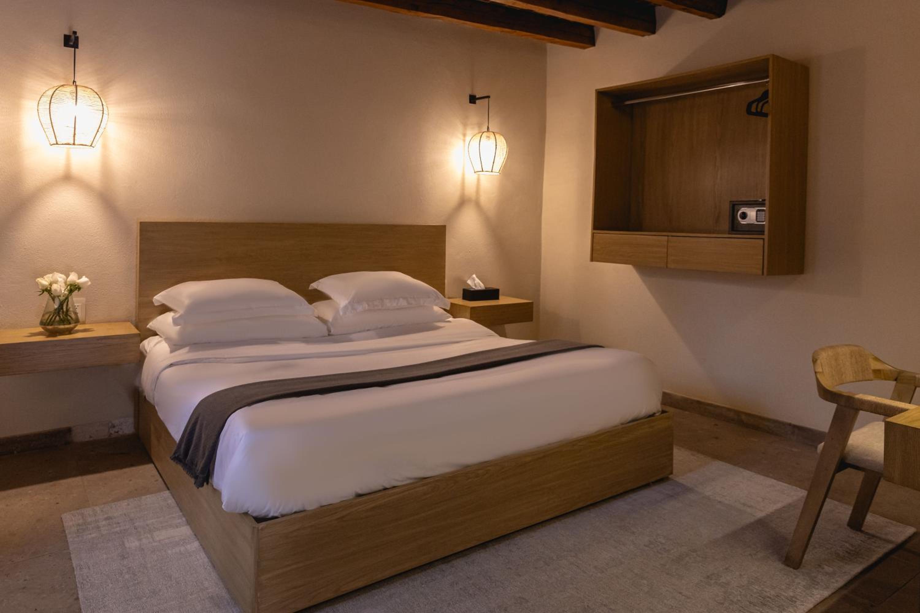 Deluxe Suite with Spa Bath photo 3