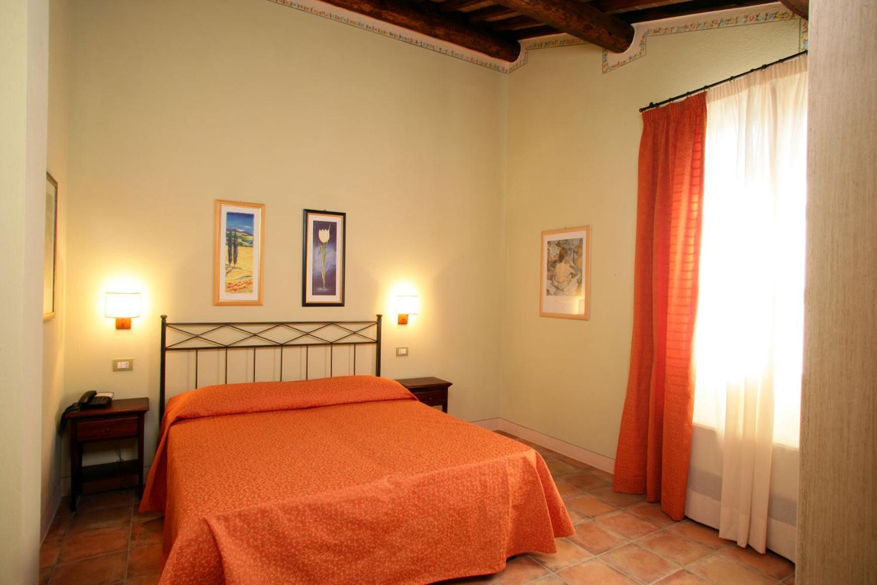 Double or Twin Room - Photo 11