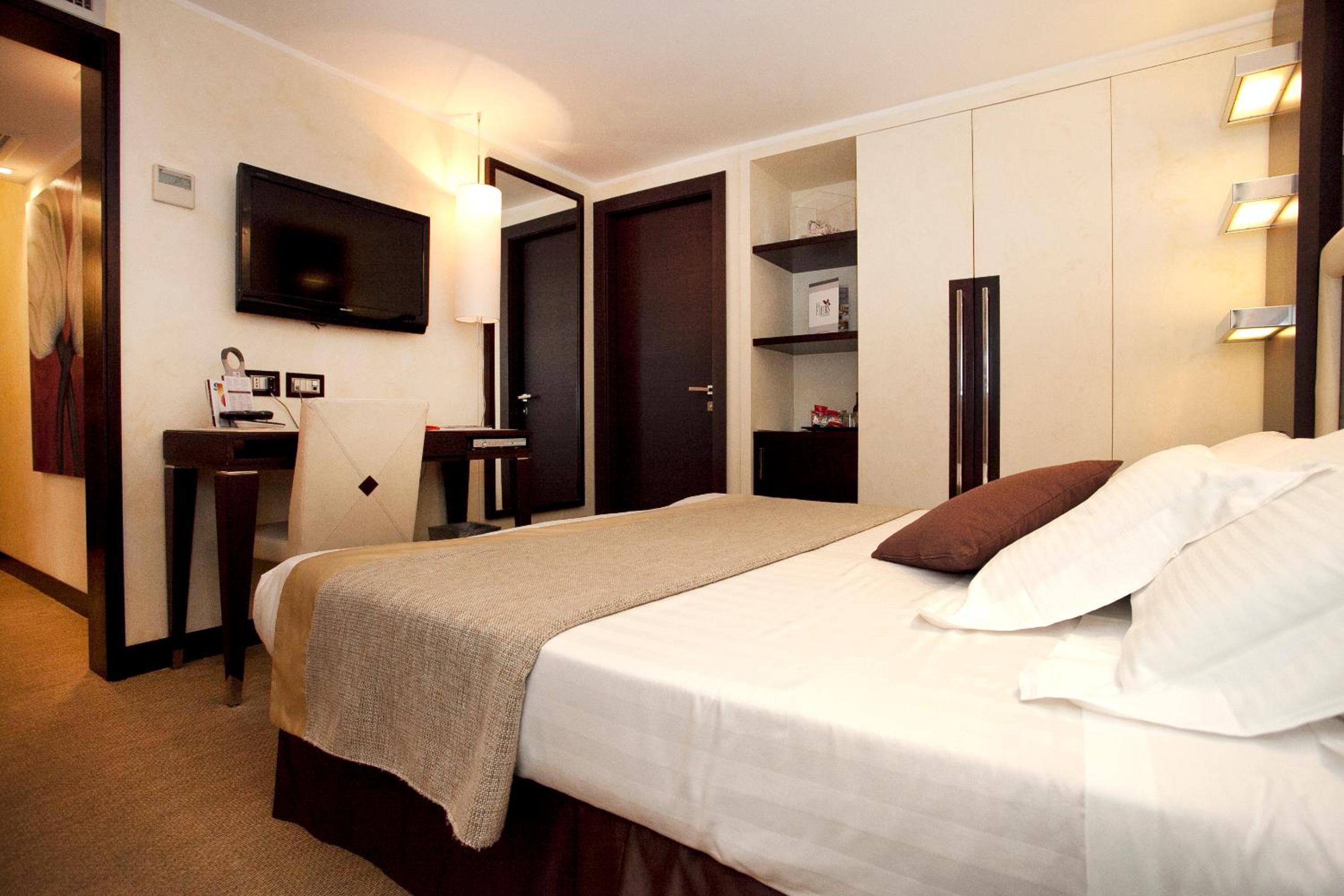 Double or Twin Room photo 2