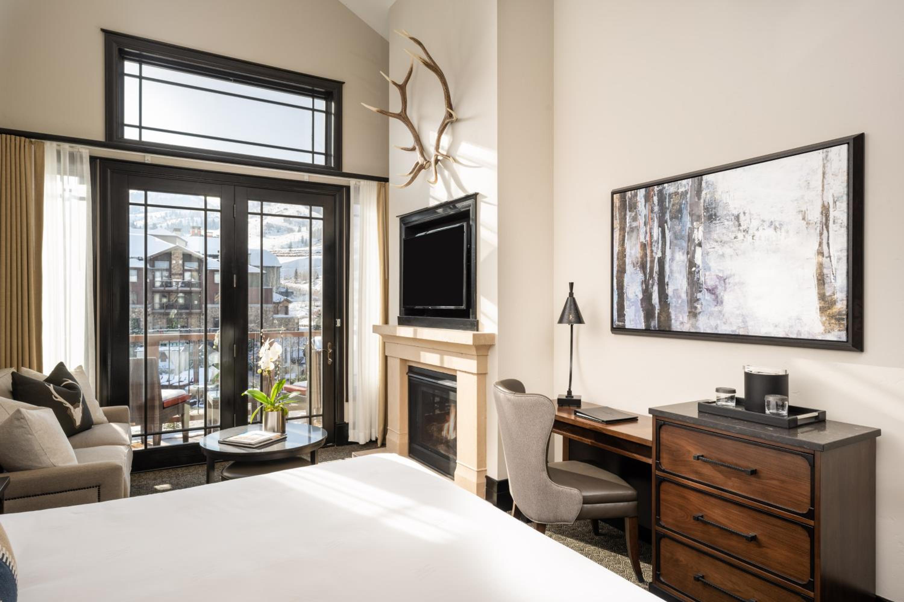 Junior King Suite with Kitchenette - Photo 3
