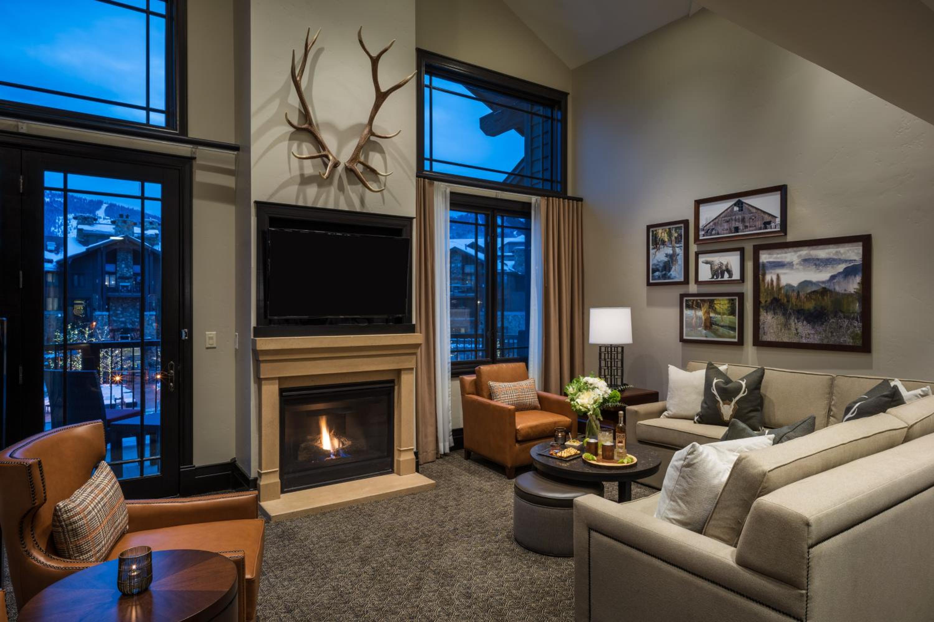 Two-Bedroom Bi-Level Residence - Photo 2