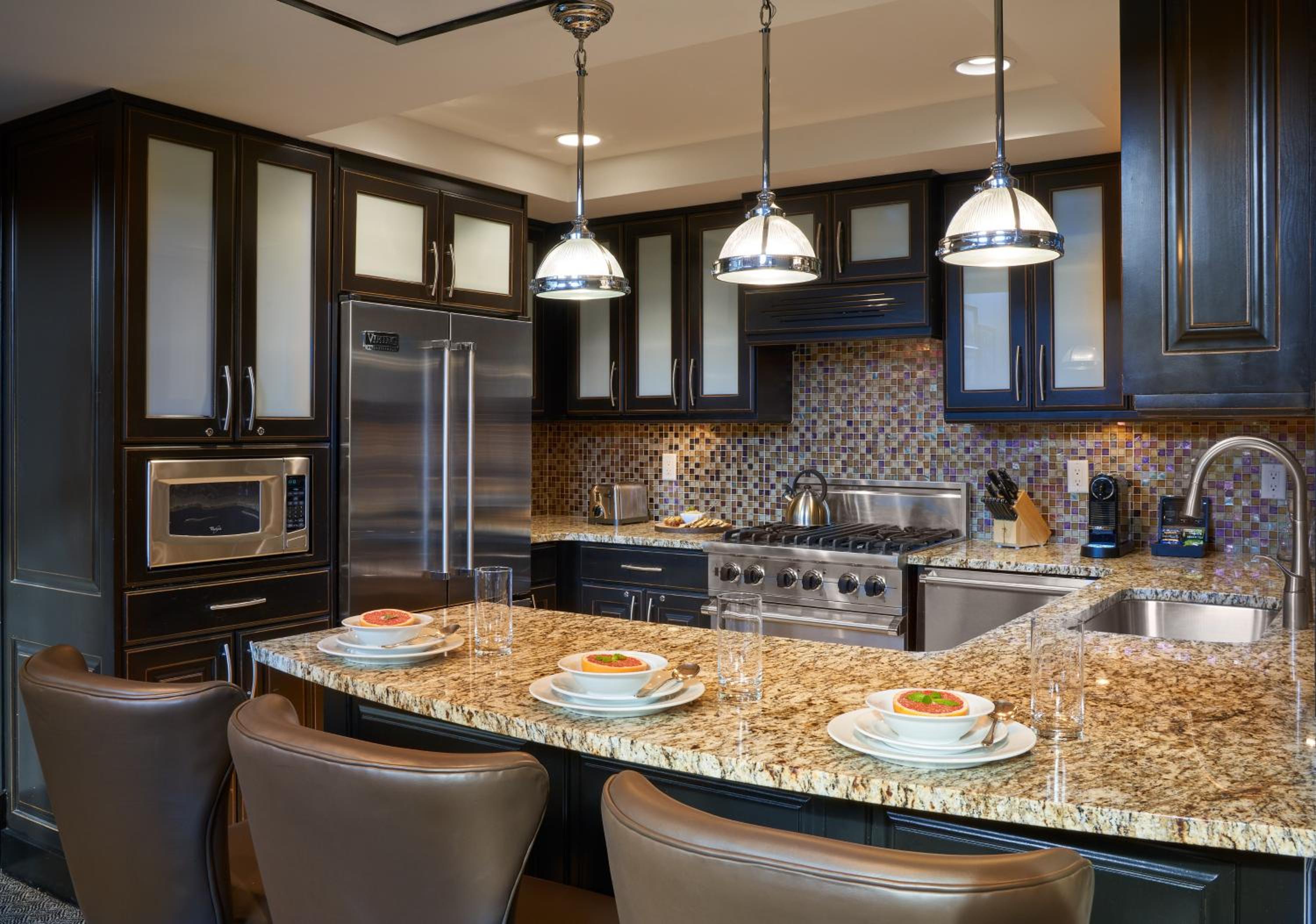 Two-Bedroom Bi-Level Residence - Photo 4