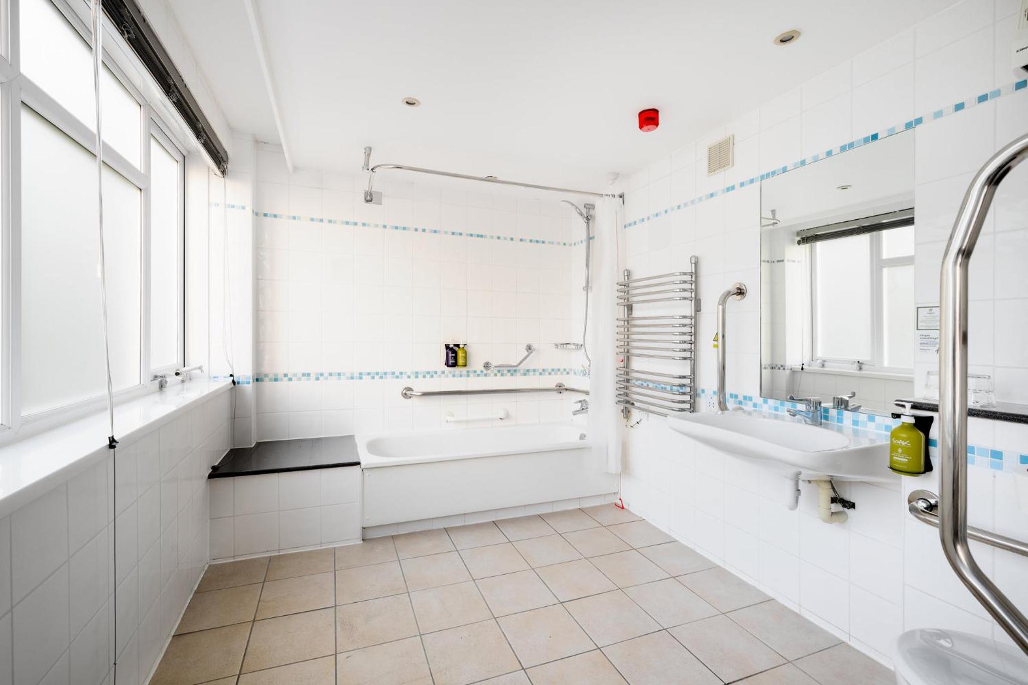 Standard Double Room - Disability Access - Photo 2