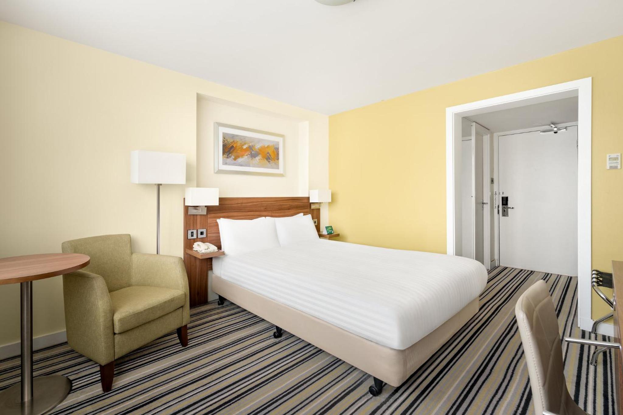 Double Room with Sofa Bed - Photo 2