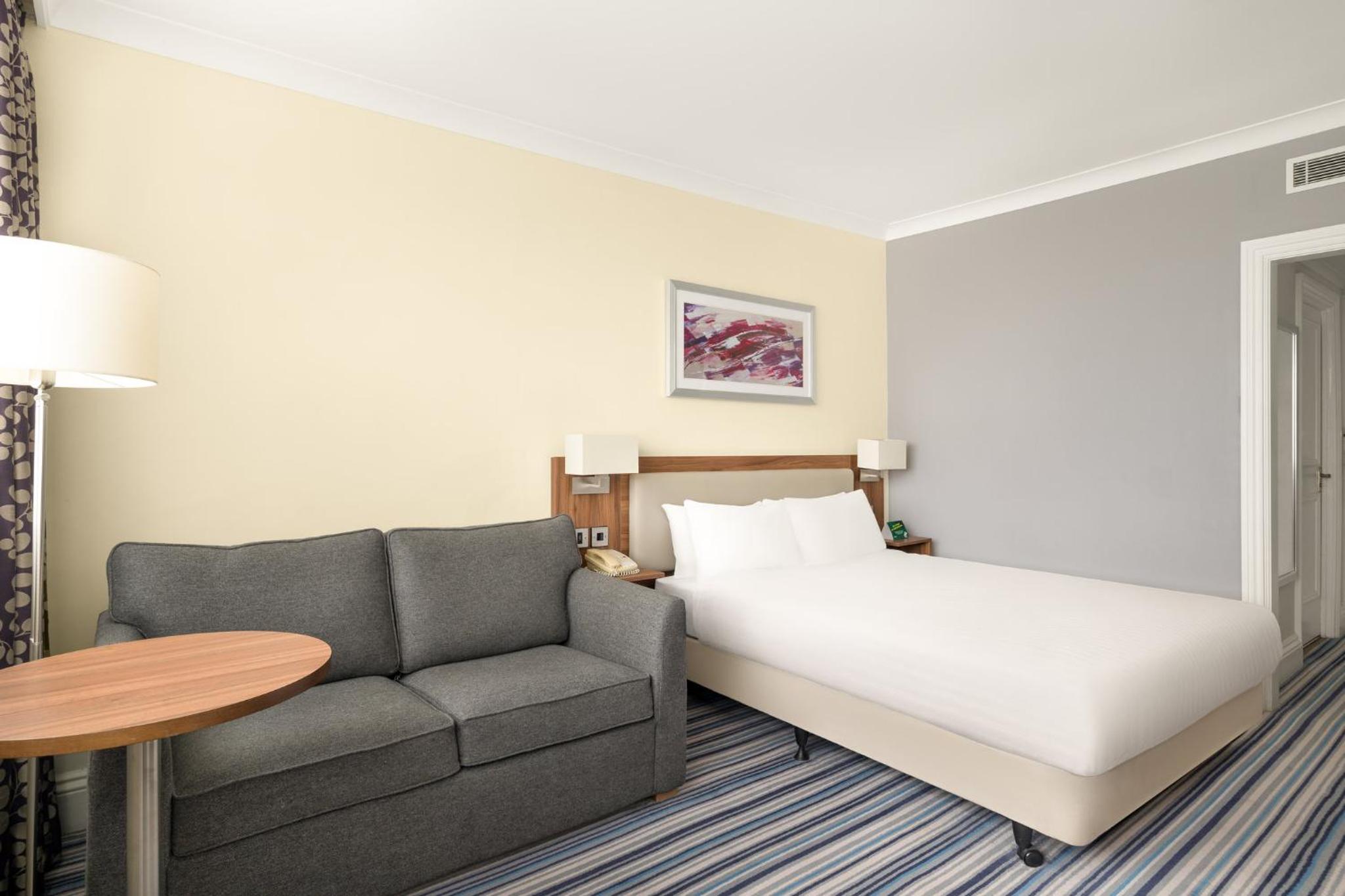 Premium Double Room with sofa bed - Photo 9