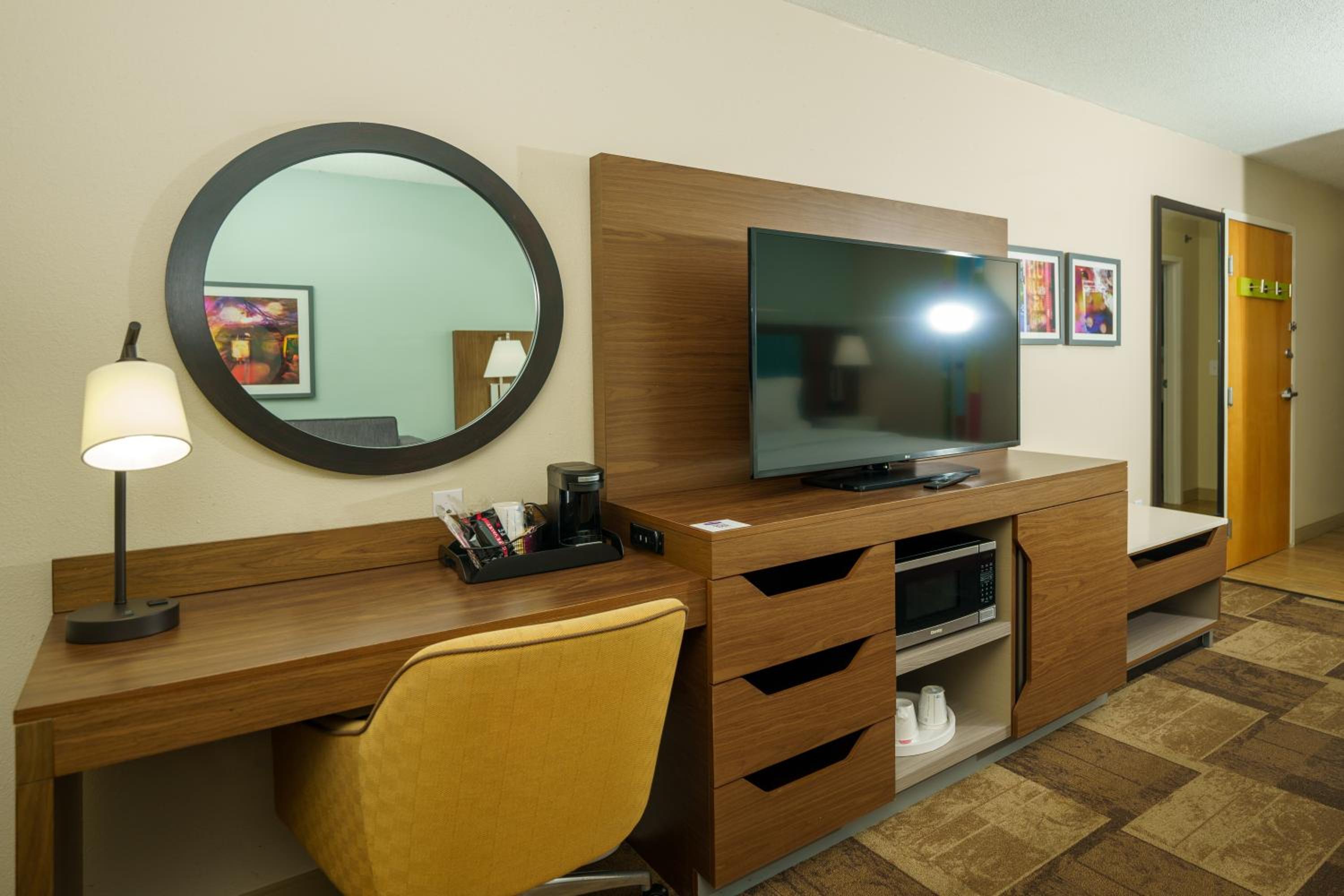 King Room - Disability Access/Non-Smoking - Photo 10