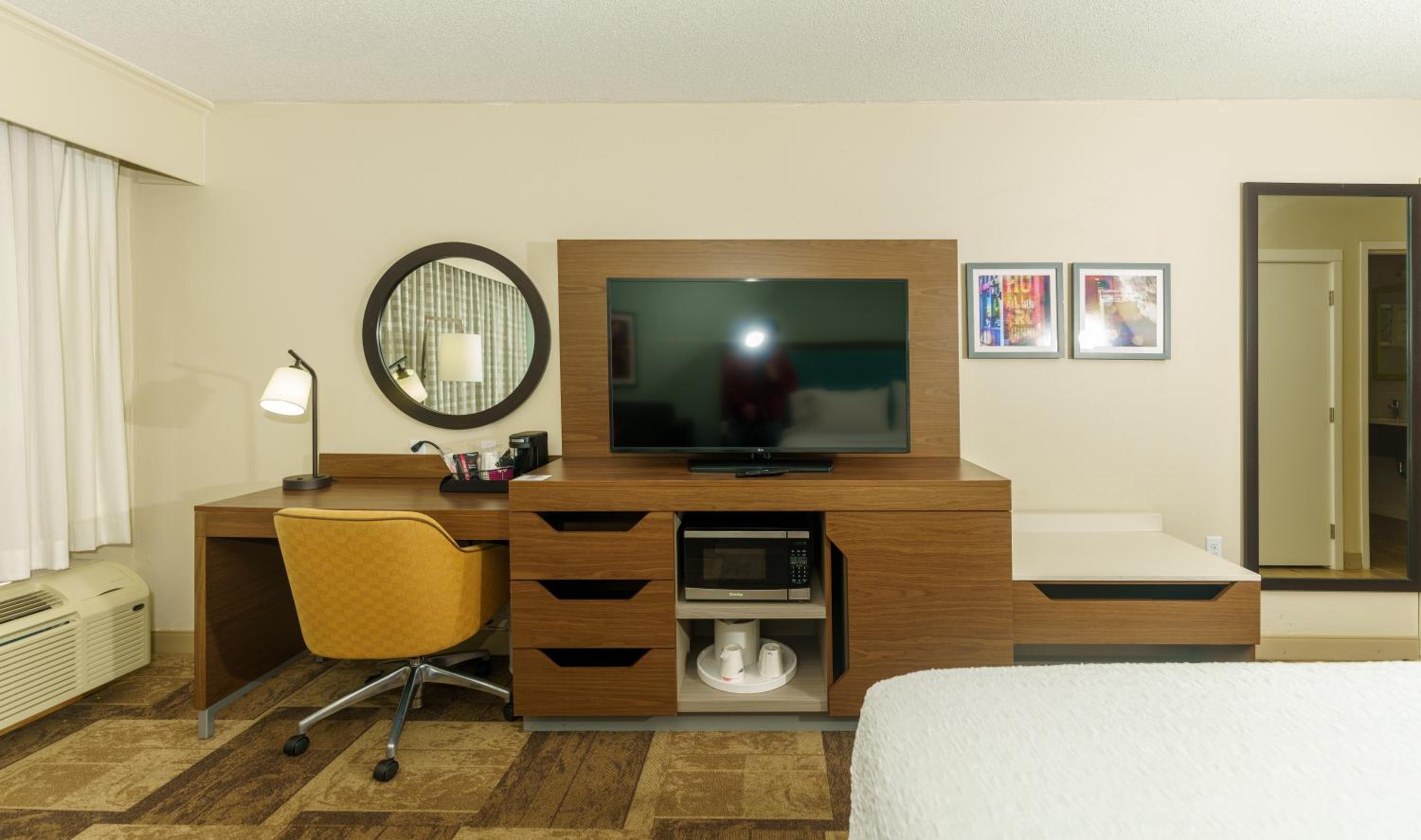 King Room - Disability Access/Non-Smoking - Photo 16