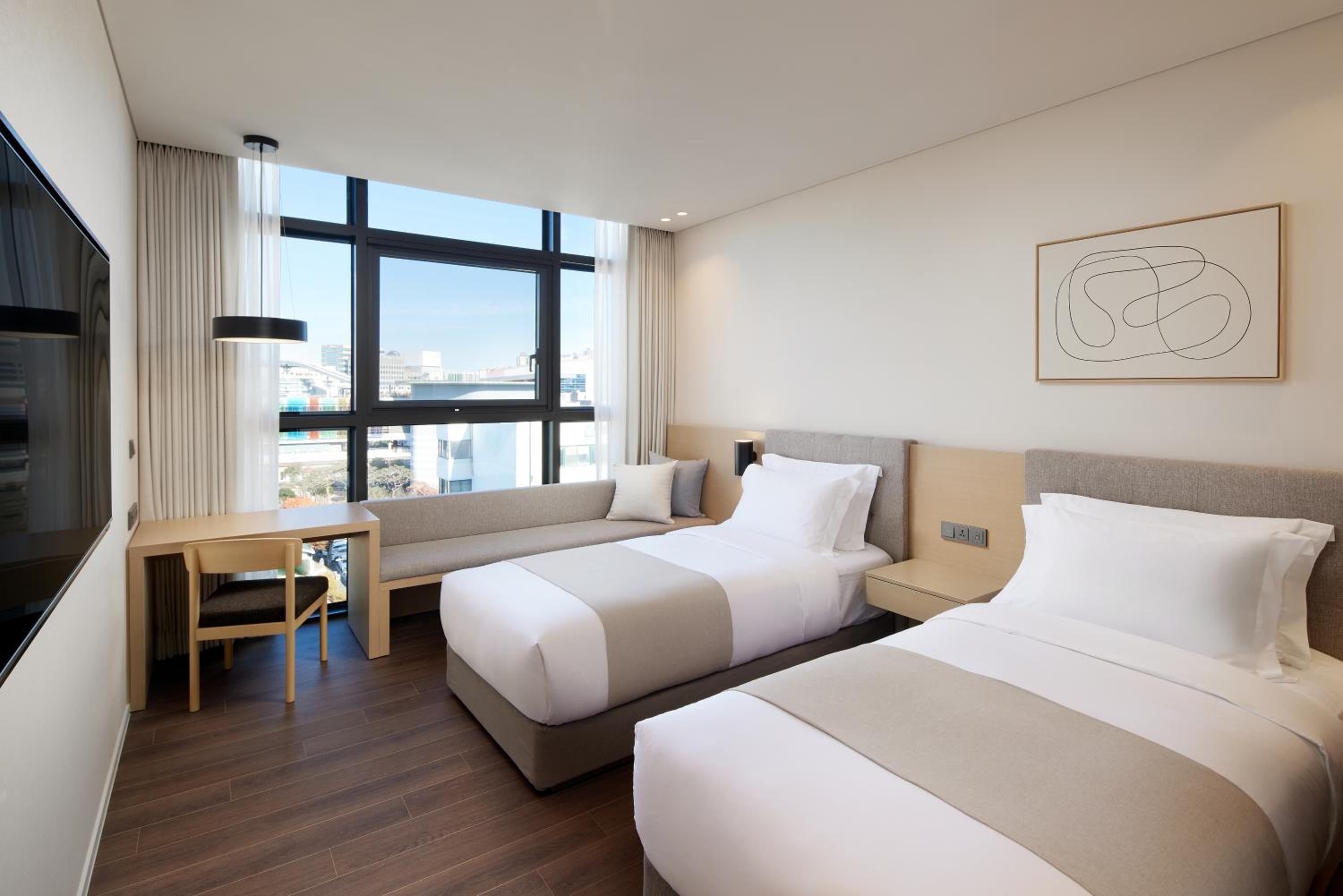 [Train Stay] Standard Twin Room with City View + Show Train Ticket for 50% off Breakfast (Max for 2) and Early Check-in from 14:00
