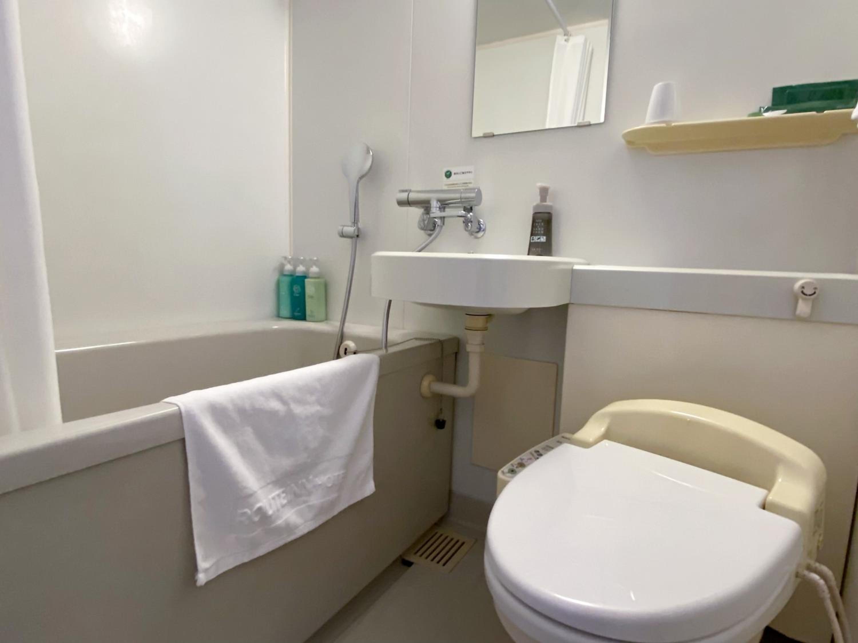Double Room with Small Double Bed - Smoking - Heated Tobacco Only - Photo 2