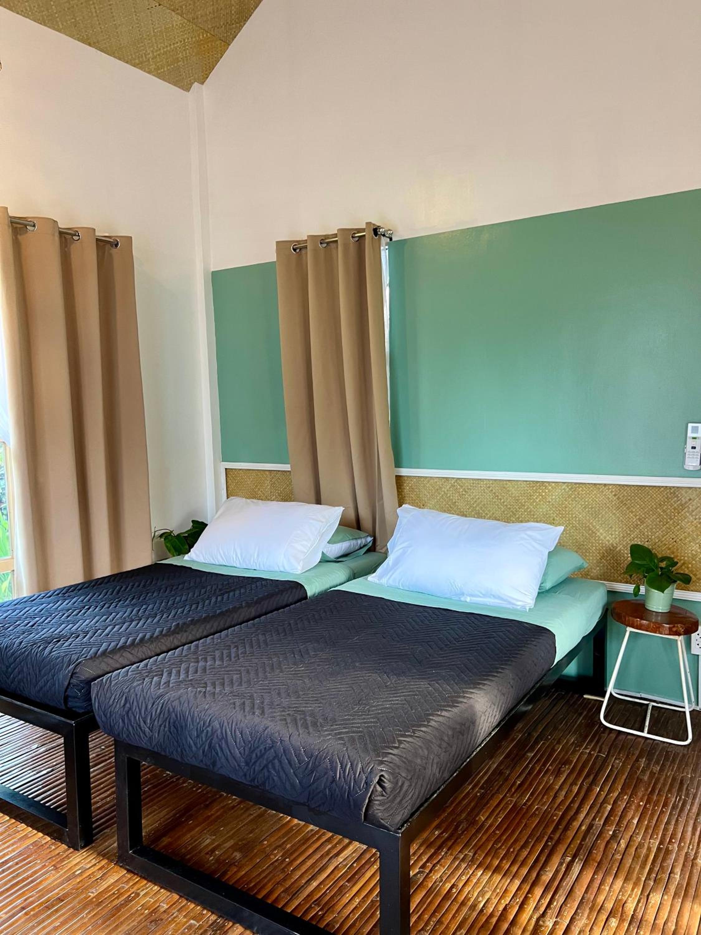 Deluxe Double Room (2 Adults + 1 Child) photo 3