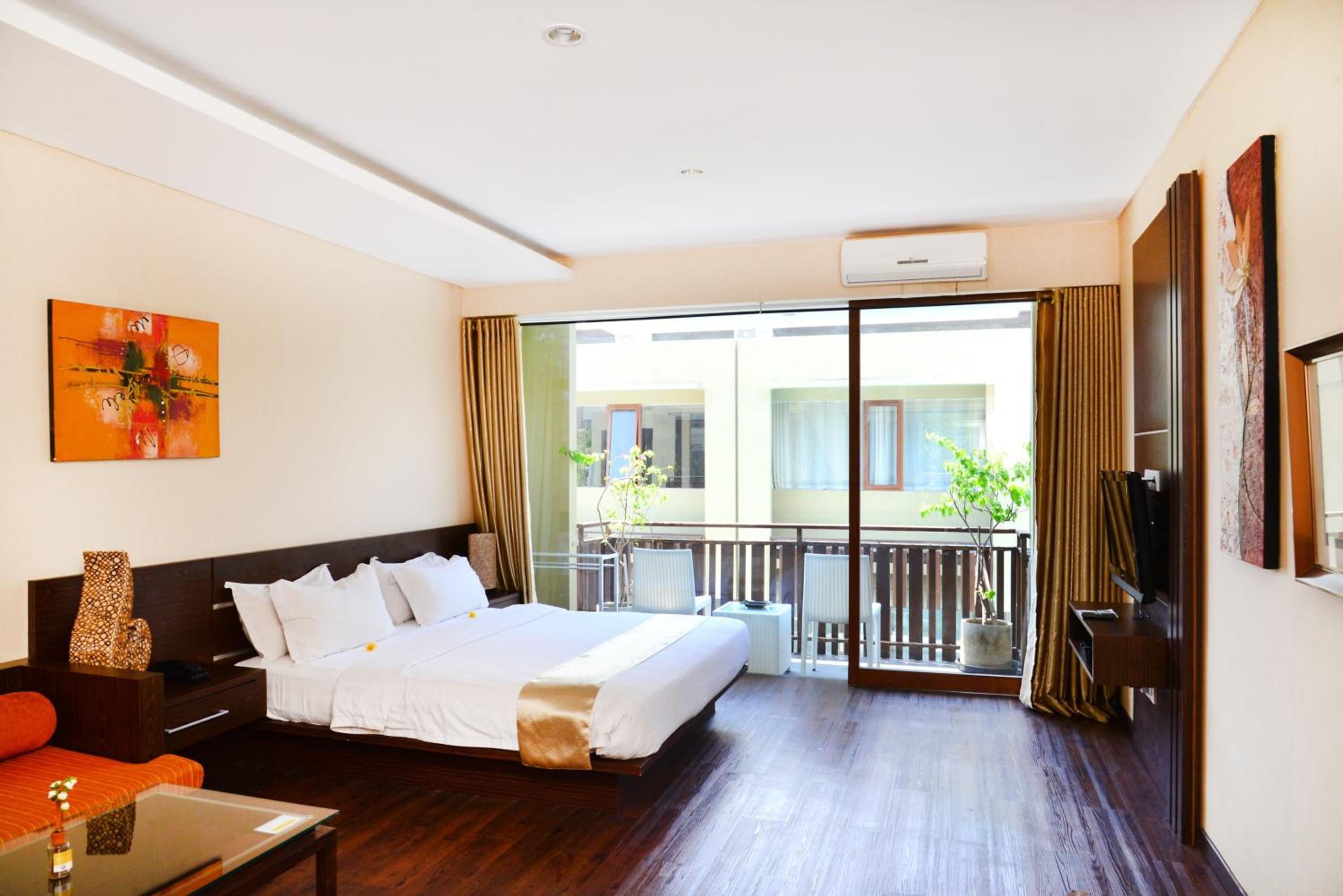 King Suite With Balcony photo 1