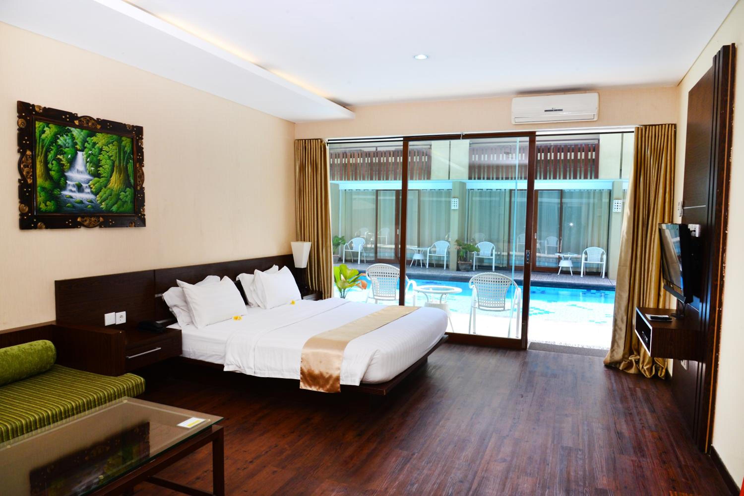 Superior Suite With Pool Access photo 2