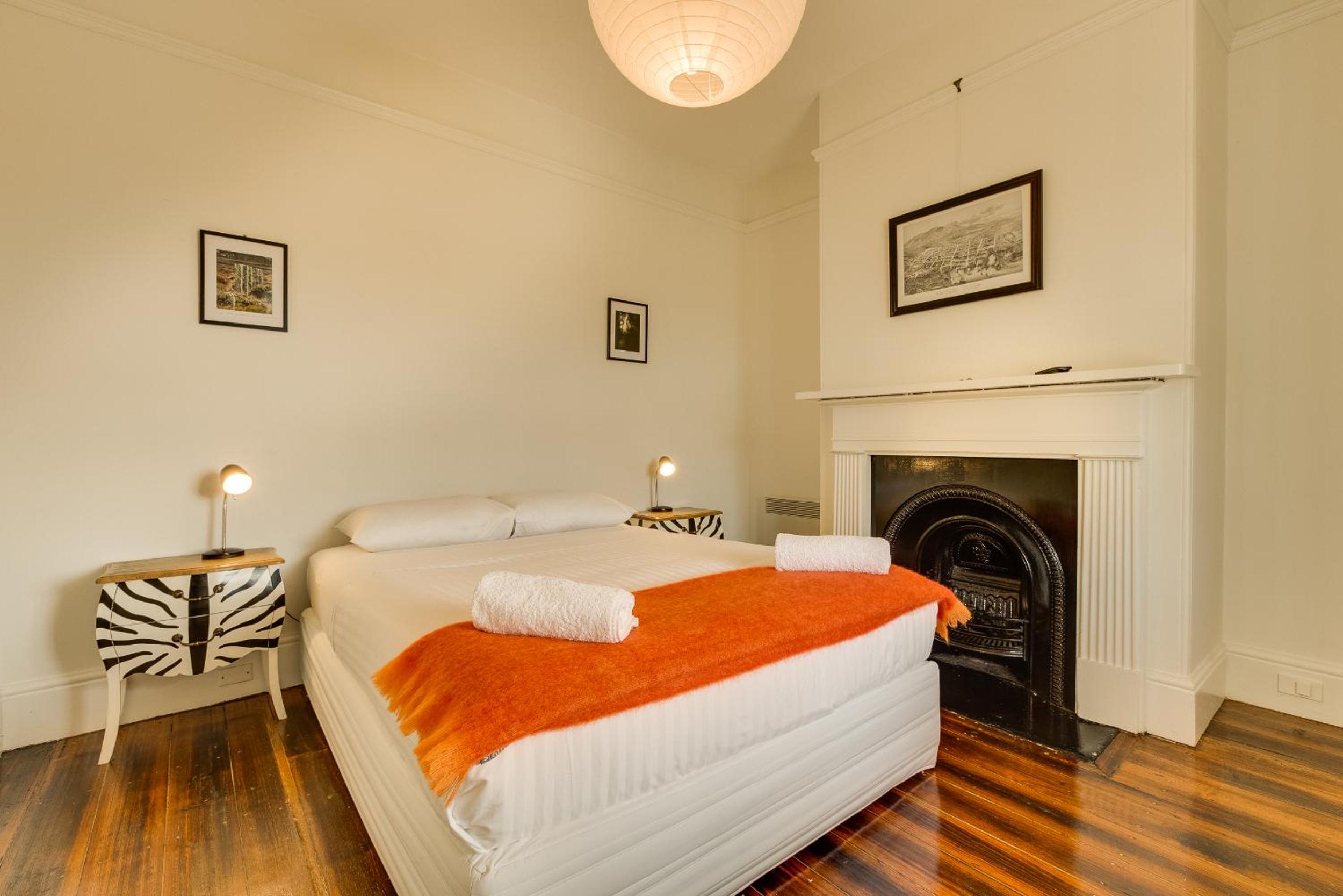 Three-Bedroom House with Two Bathrooms photo 2