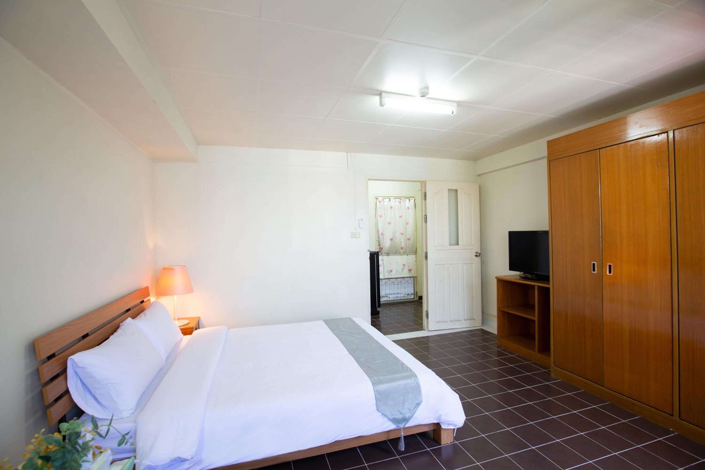 Deluxe Room - Photo 6