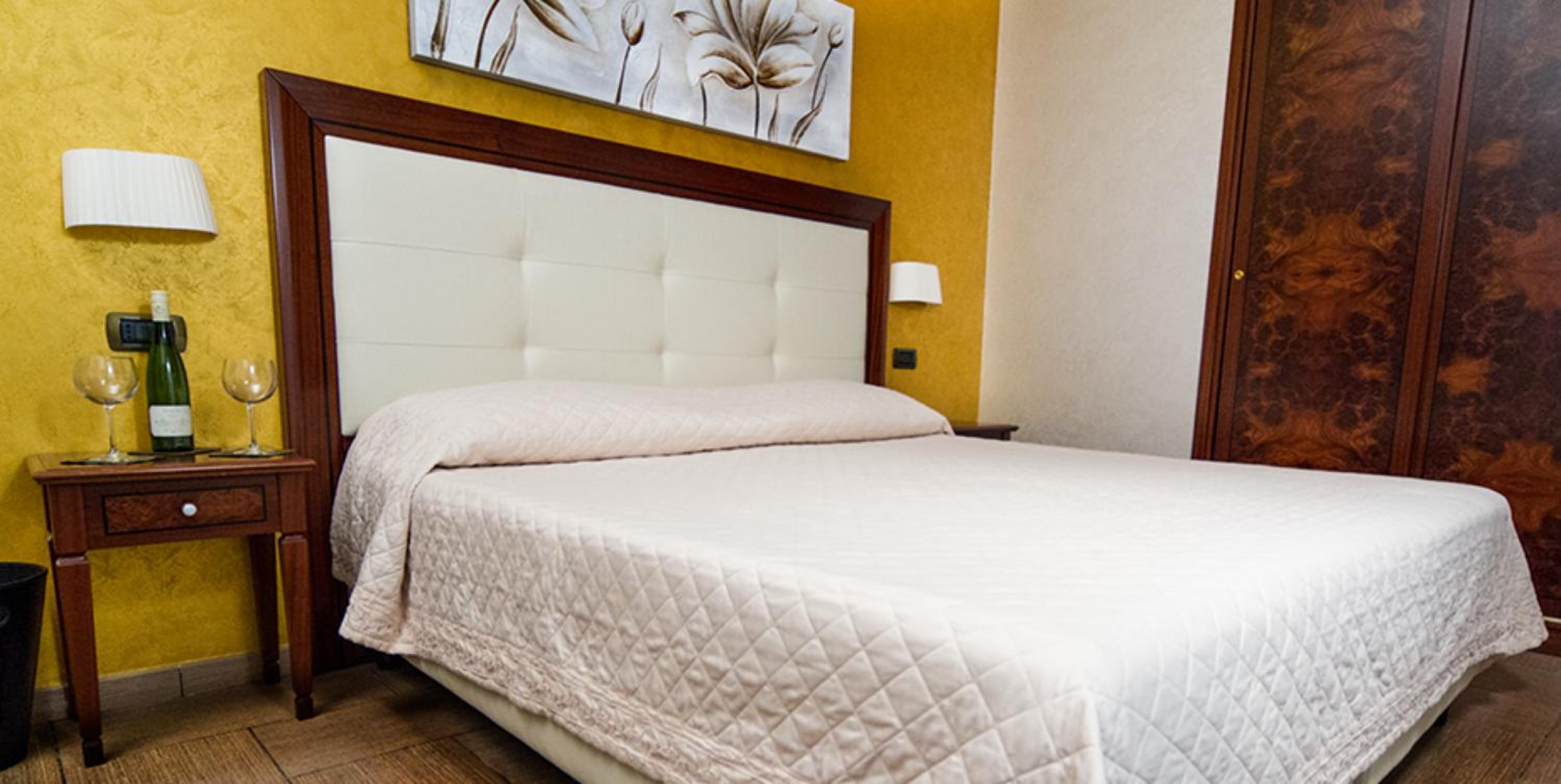 Superior Double or Twin Room - Photo 9