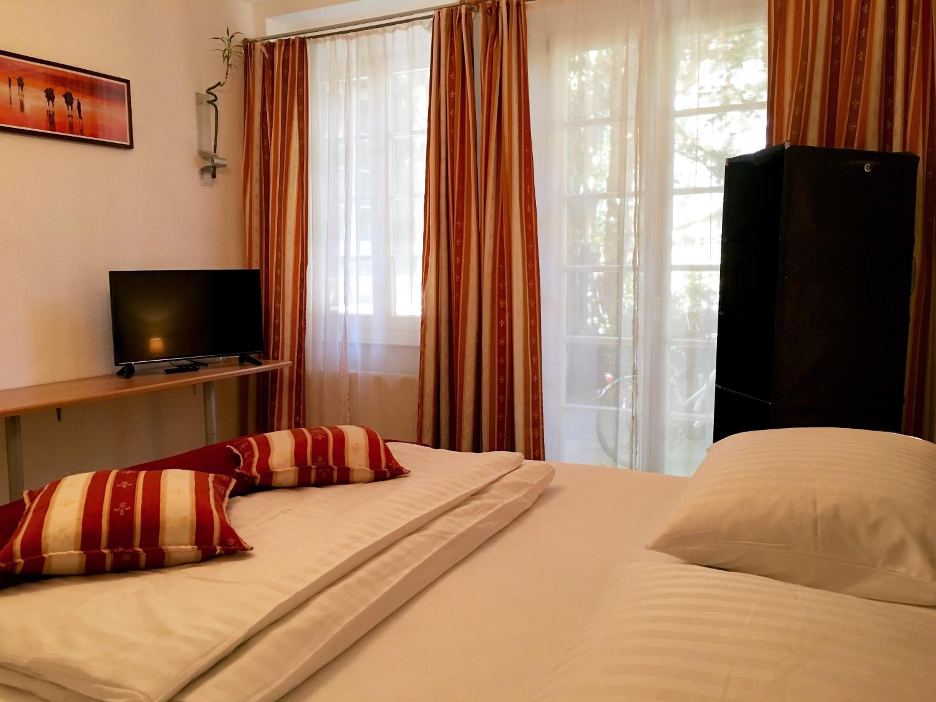 Standard Apartment - Ground Floor without Rhine River View/ Neighboring house - Photo 7
