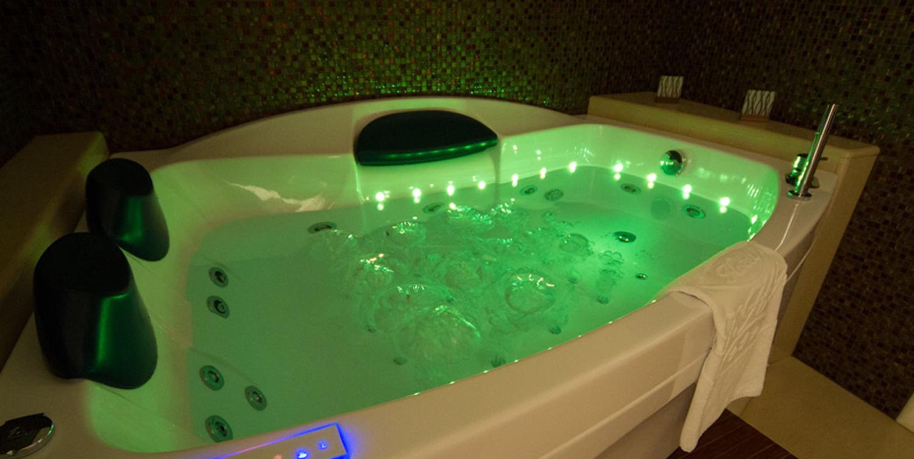 Suite with Spa Bath - Photo 7