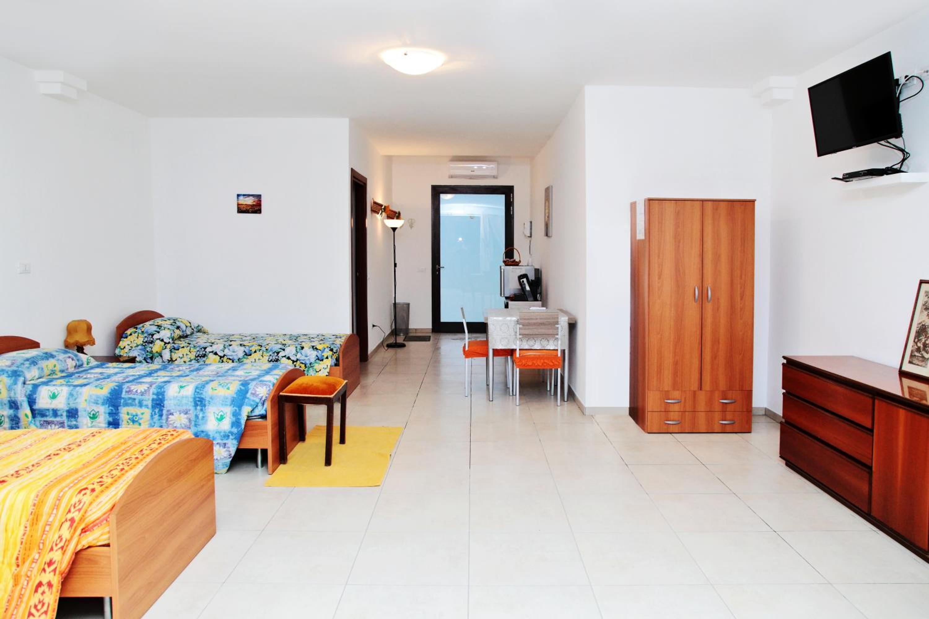 Studio Apartment photo 3
