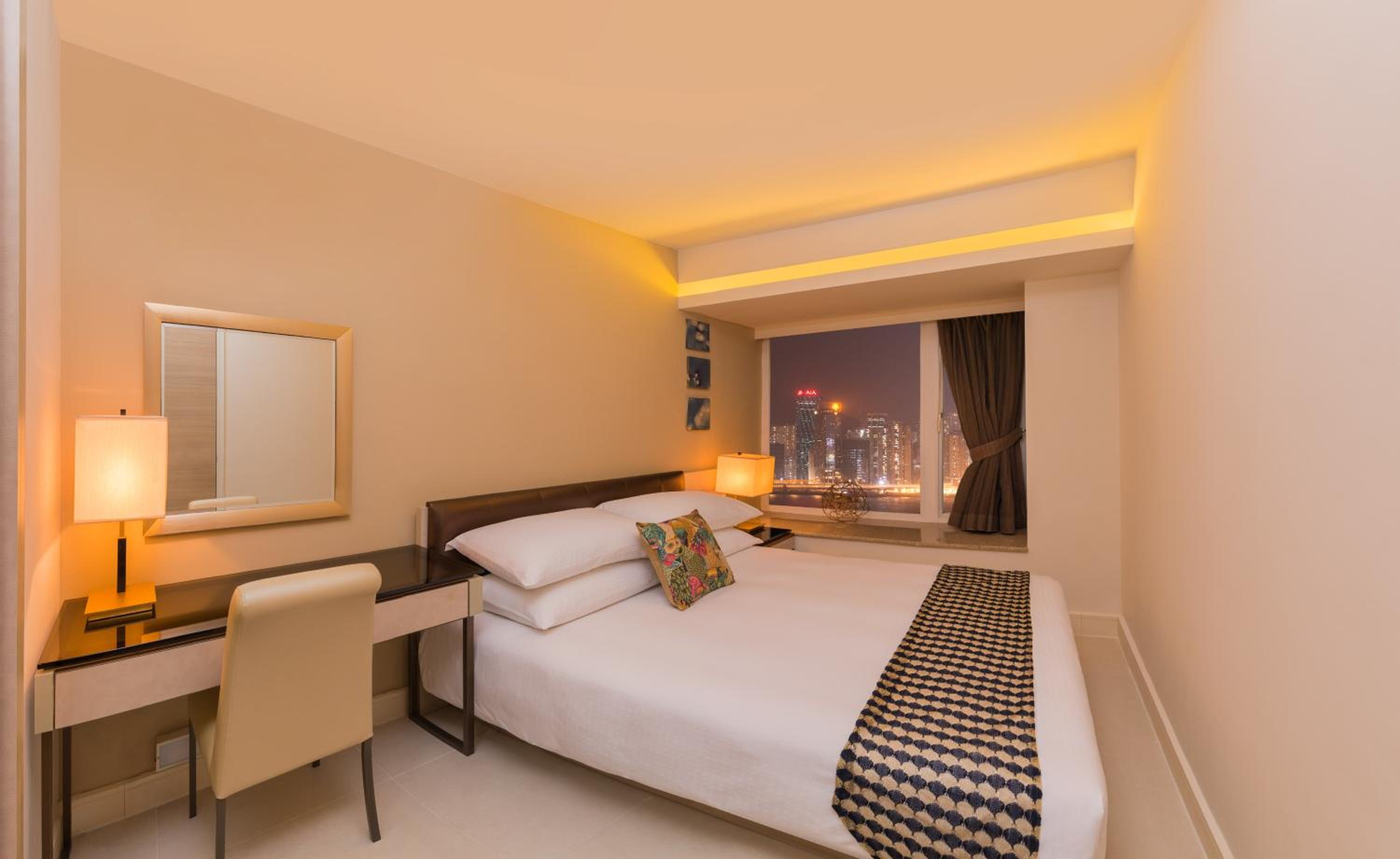 Two-Bedroom Quad Suite with Harbor View photo 2