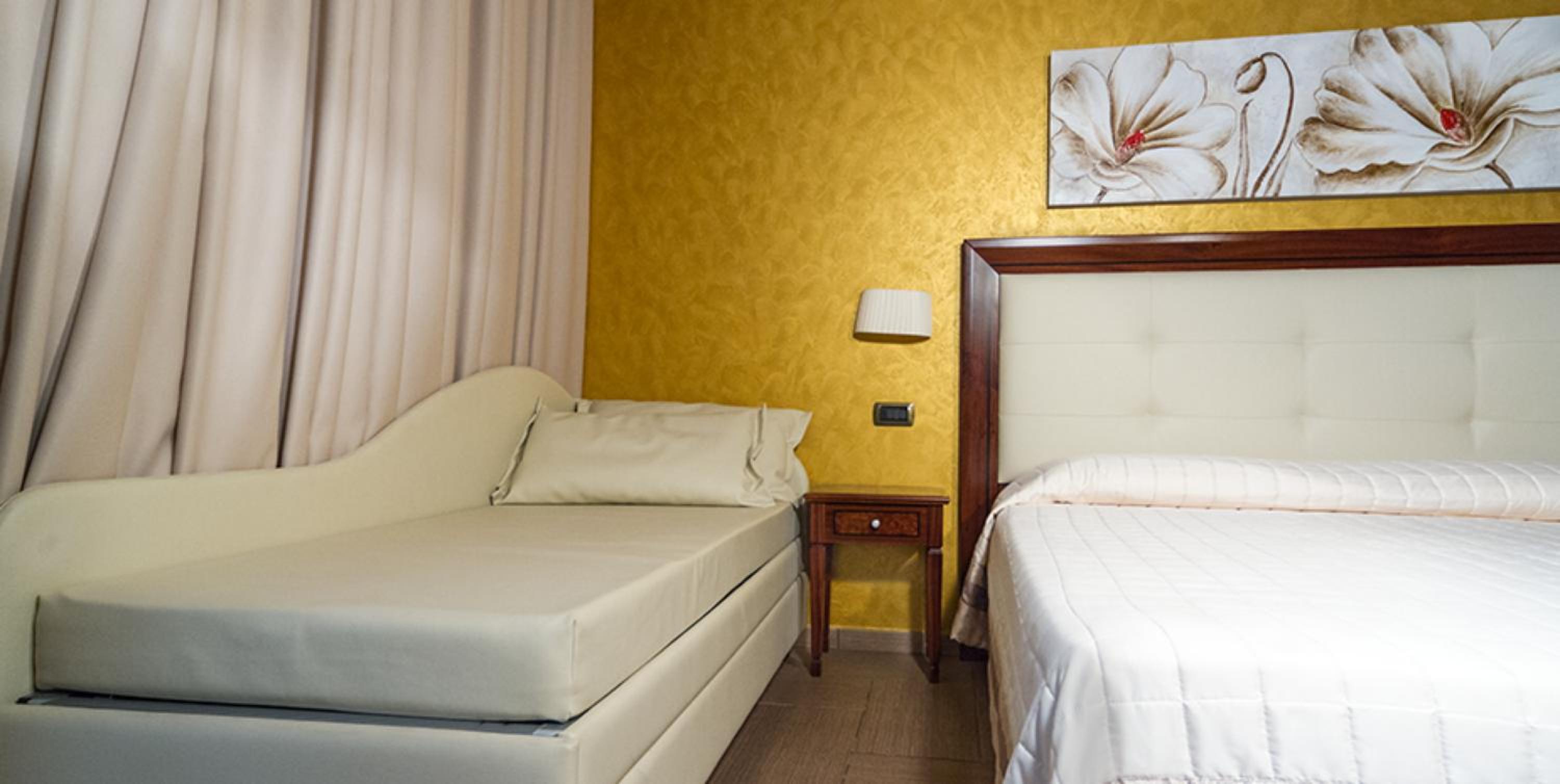 Junior Suite with Balcony - Photo 1