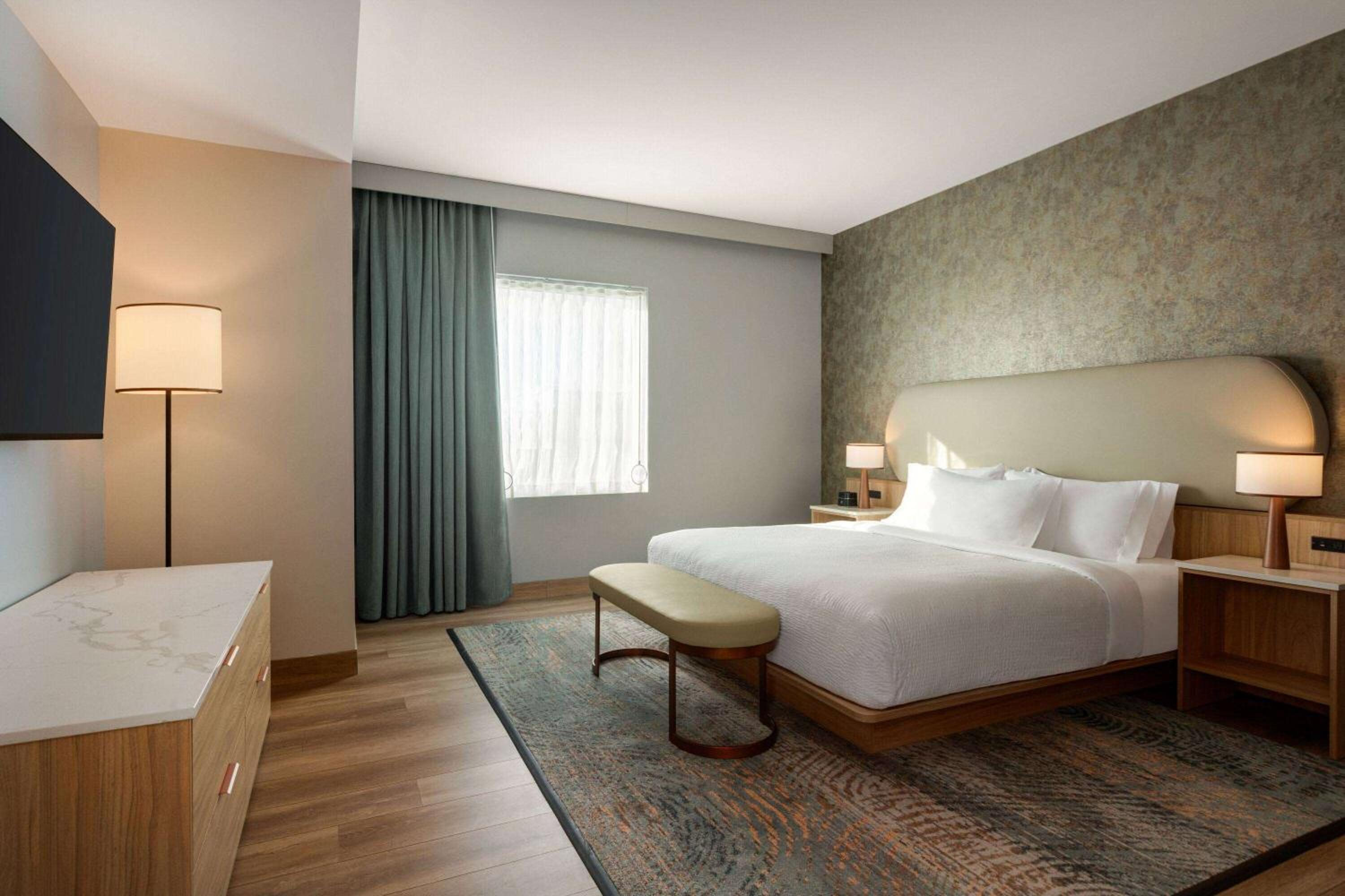 King Suite with Roll In Shower - Mobility Accessible/Non-Smoking photo 3