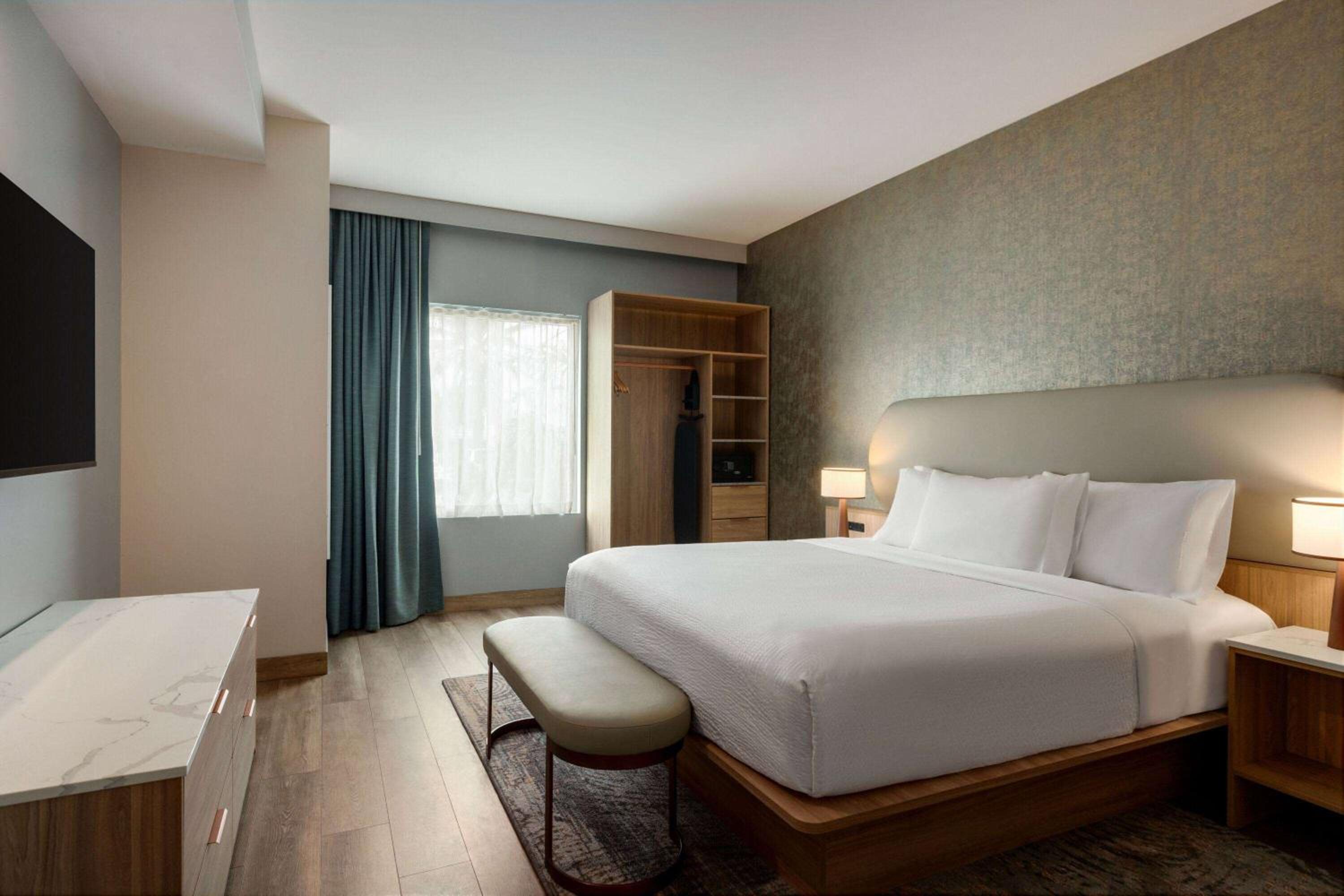 One-Bedroom King Suite - Non-Smoking