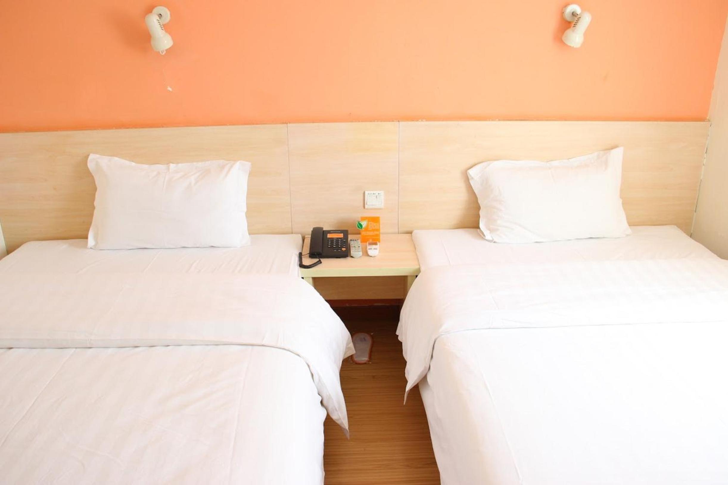 Mainland Chinese Citizens - Style Twin Room photo 3