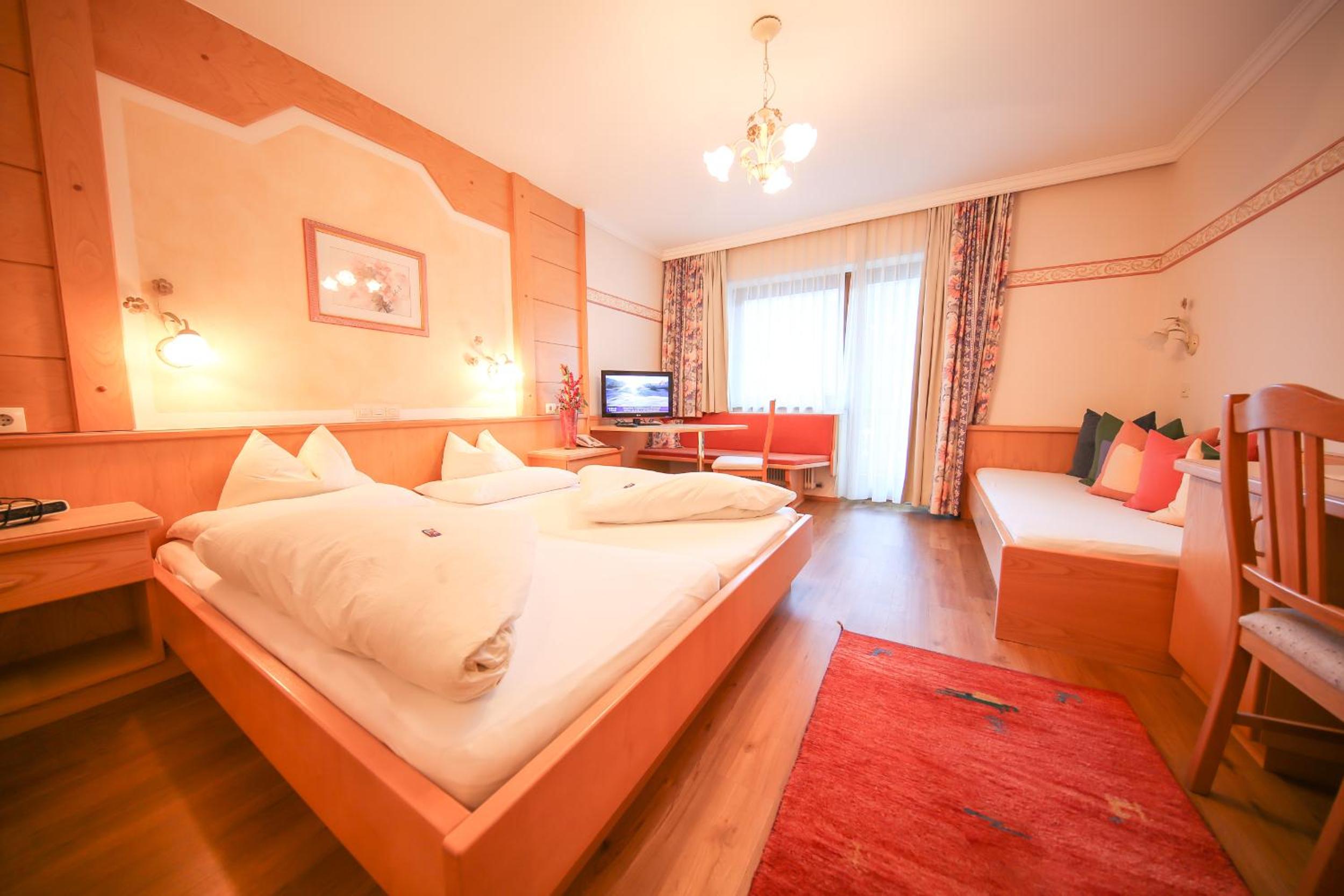 Comfort Triple Room with Balcony & Mountain View photo 1