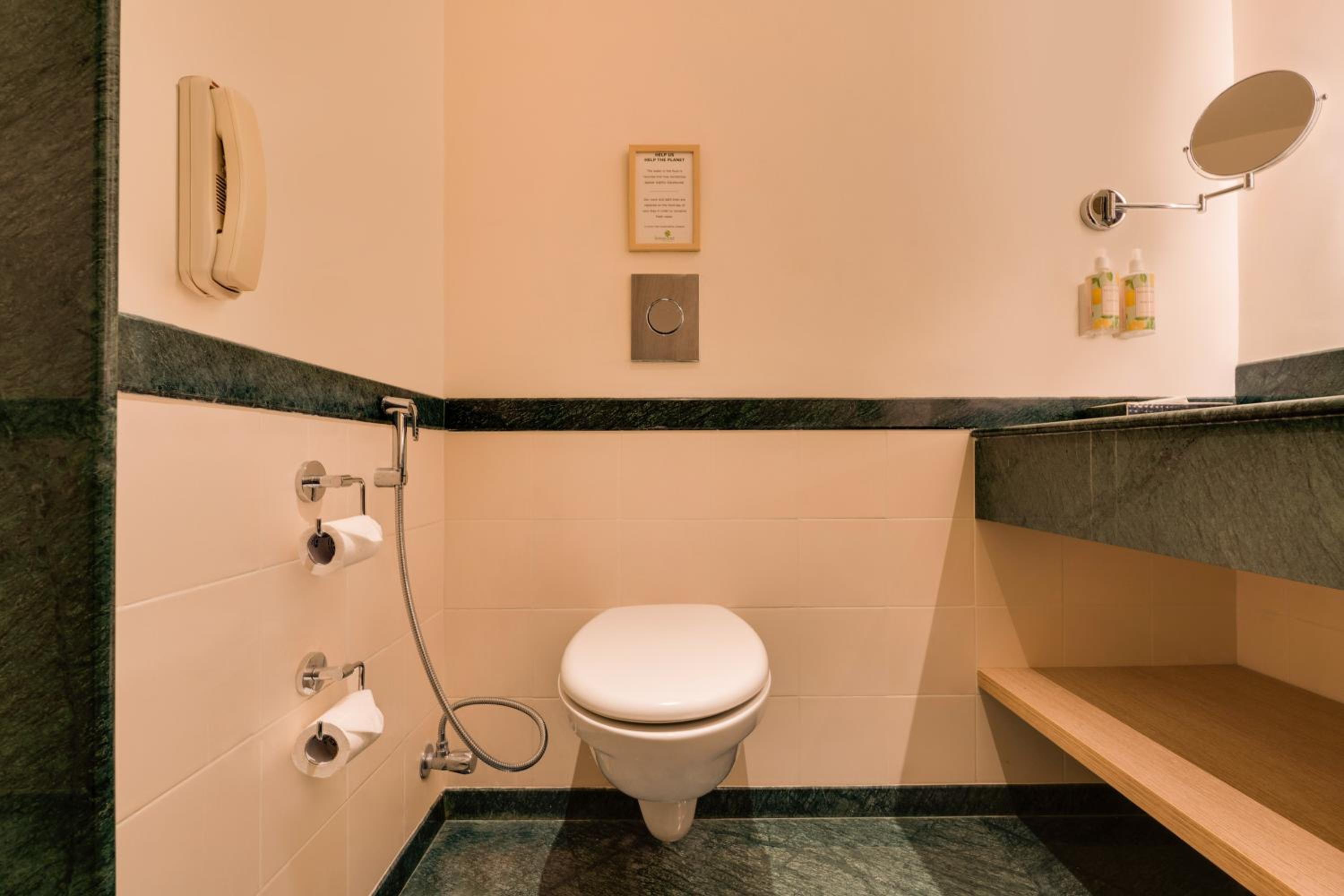 Deluxe Room  (20% off on session of Spa ,Enjoy Happy Hours with 1+1 offer and 10% Off on Laundry service) - Photo 2