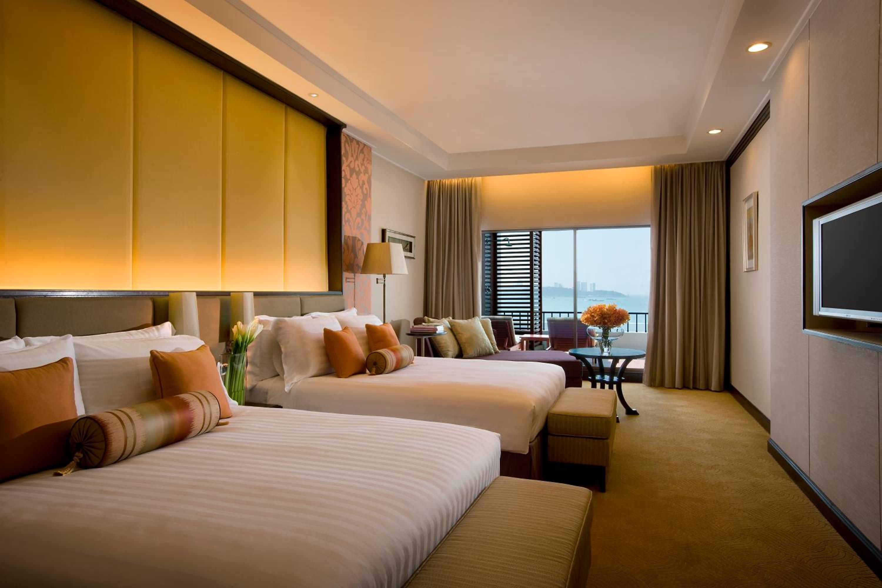 Club Grand Room Queen